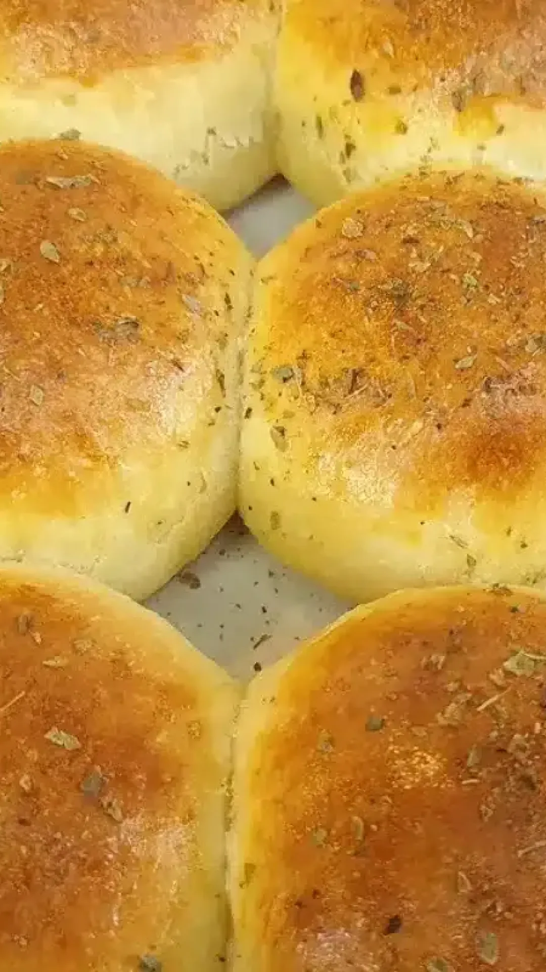 Pão de cebola super macio e cheiroso: uma receita fácil e deliciosa para receber muitos elogios