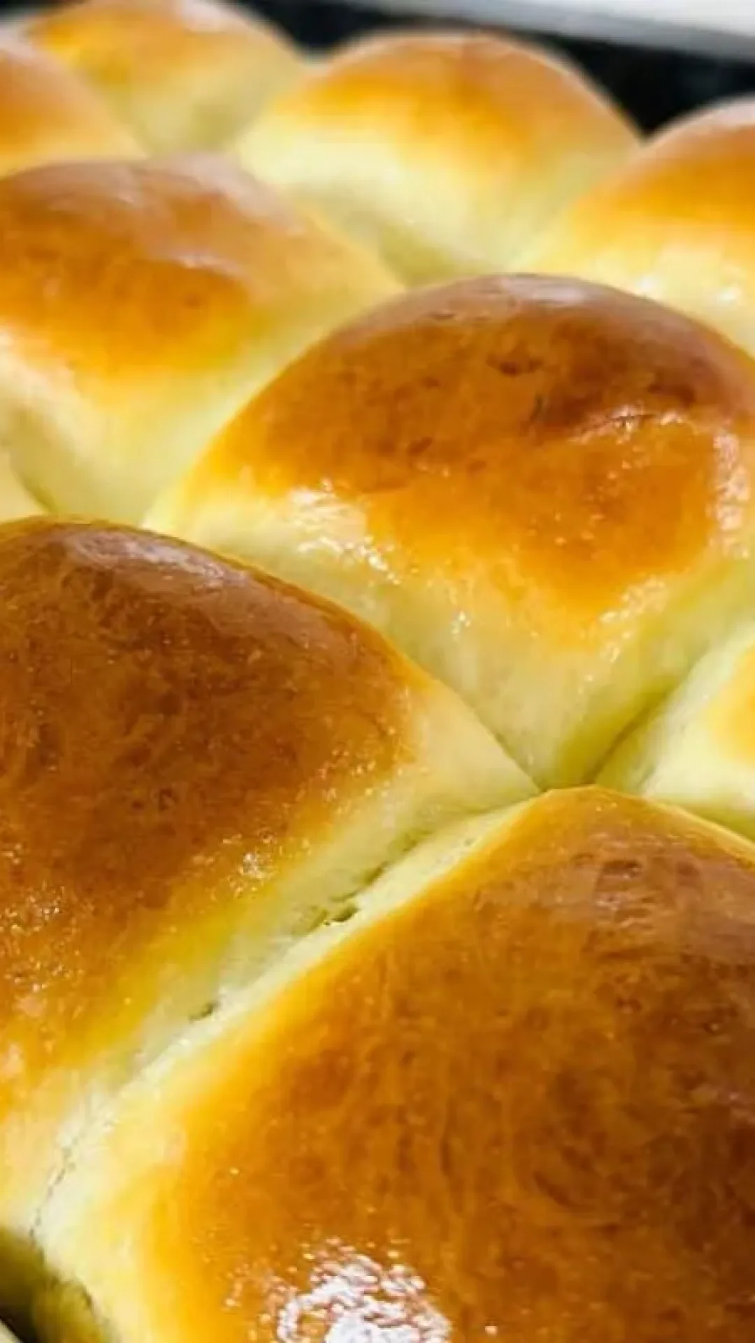 Pão de creme de leite fofinho que desmancha na boca e é fácil de fazer no café da manhã