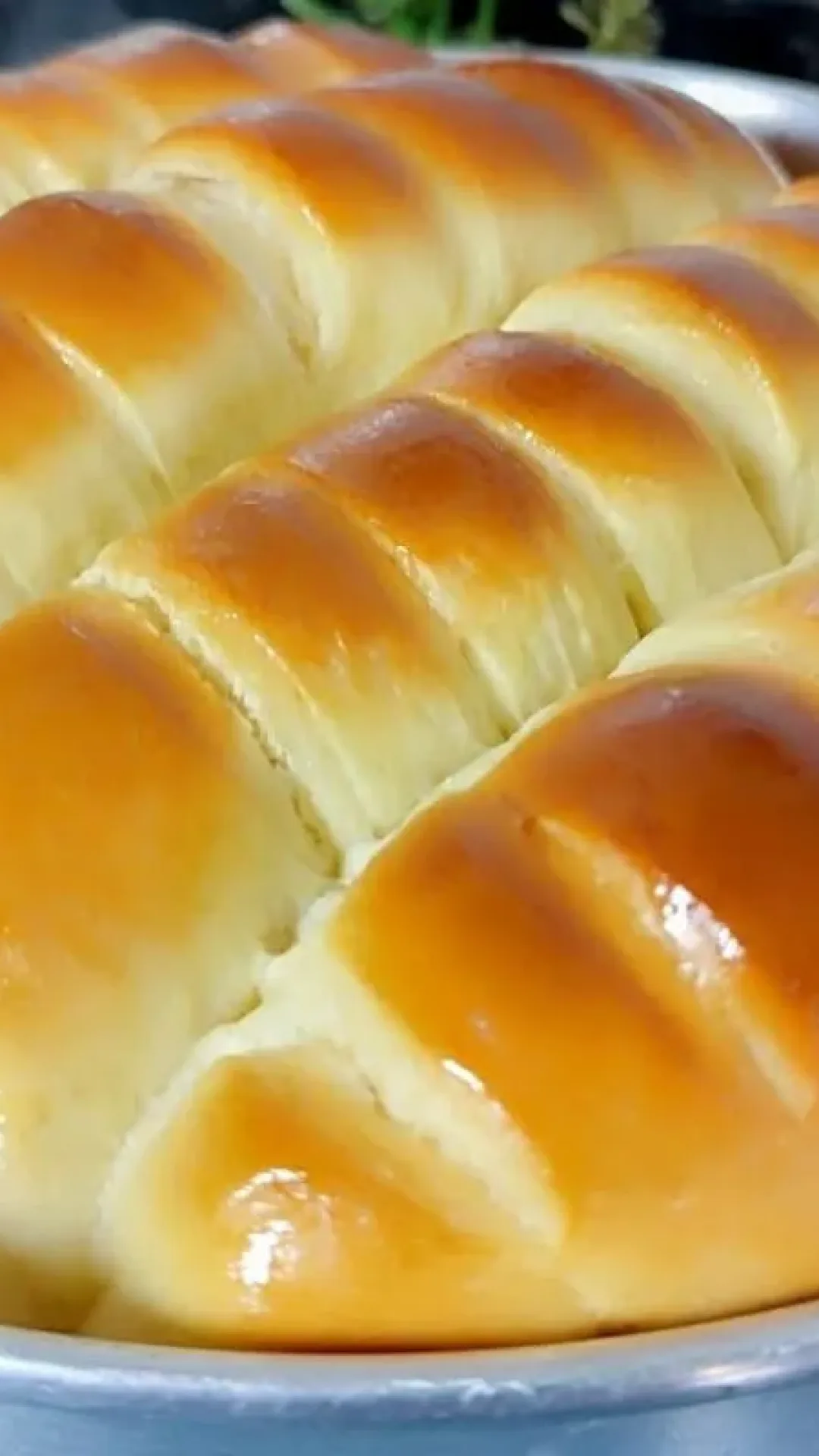 Pão de leite caseiro super macio, rende bastante e combina com seu café da manhã