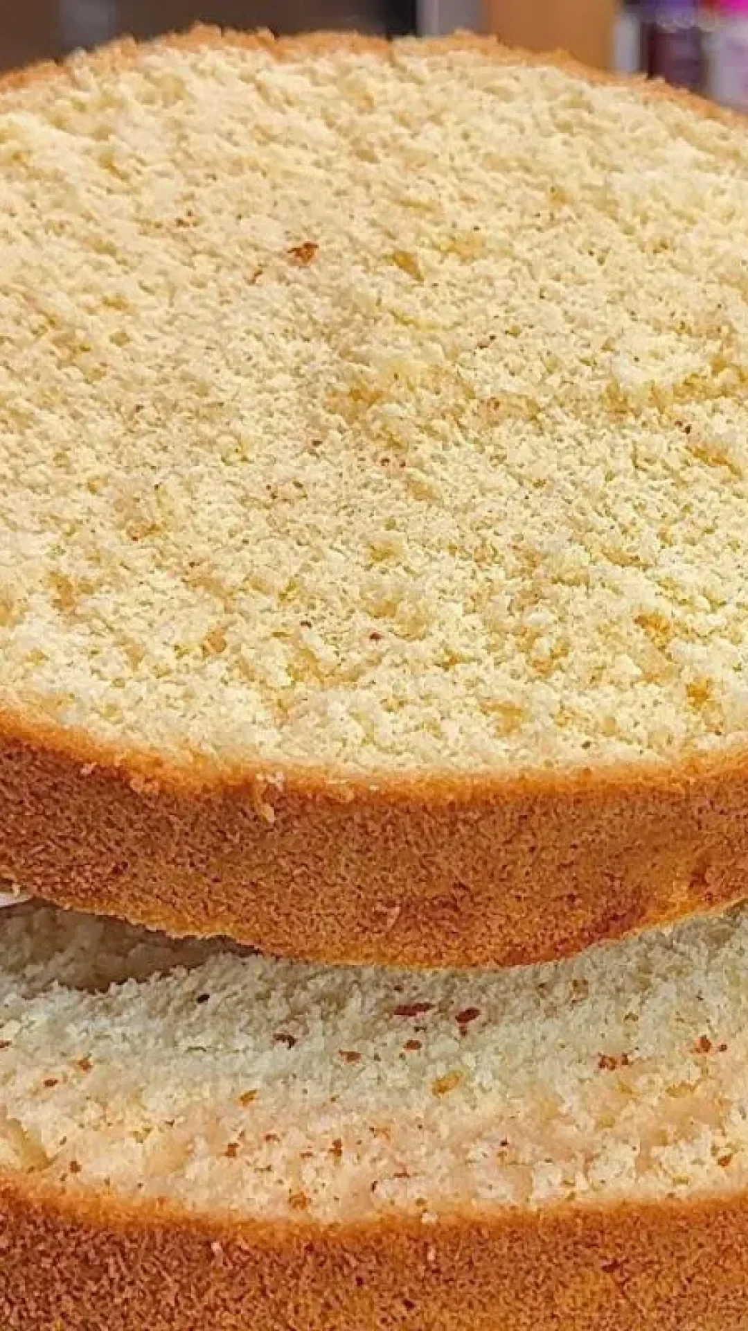 Pão de ló leve, fofinho e alto que não racha, receita fácil que rende bastante