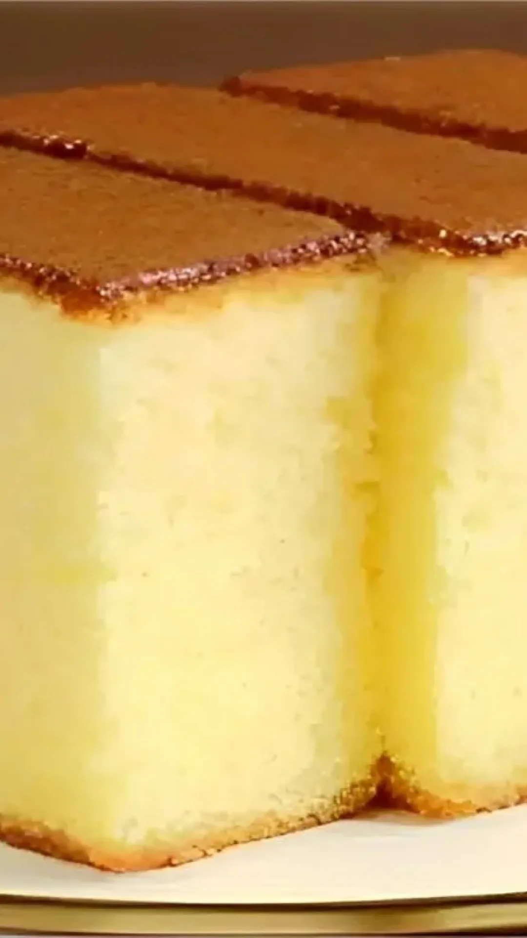 Pão de ló muito fofinho e fácil de preparar perfeito para os seus bolos recheados