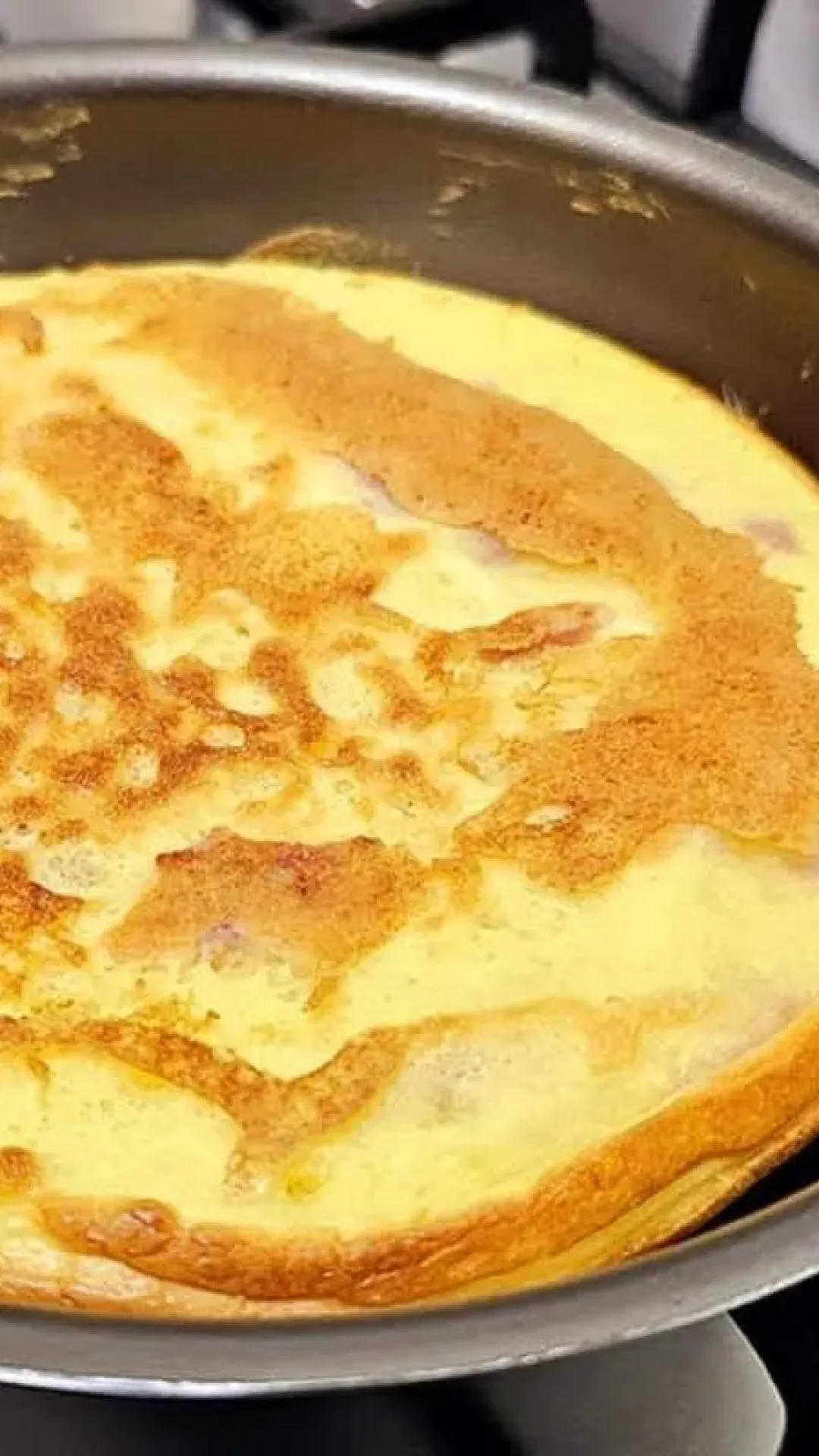 Pão de maisena recheado feito na frigideira que fica ótimo para o café da manhã