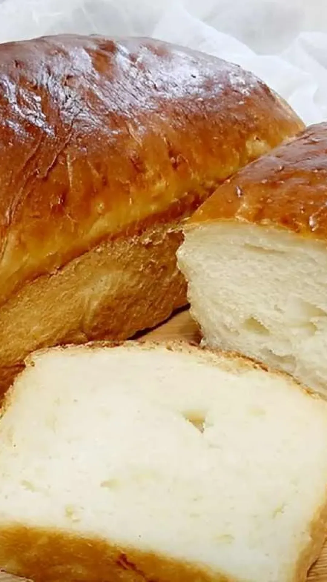 Pão de mandioca muito fofinho e saboroso para servir no lanche da tarde ou café da manhã