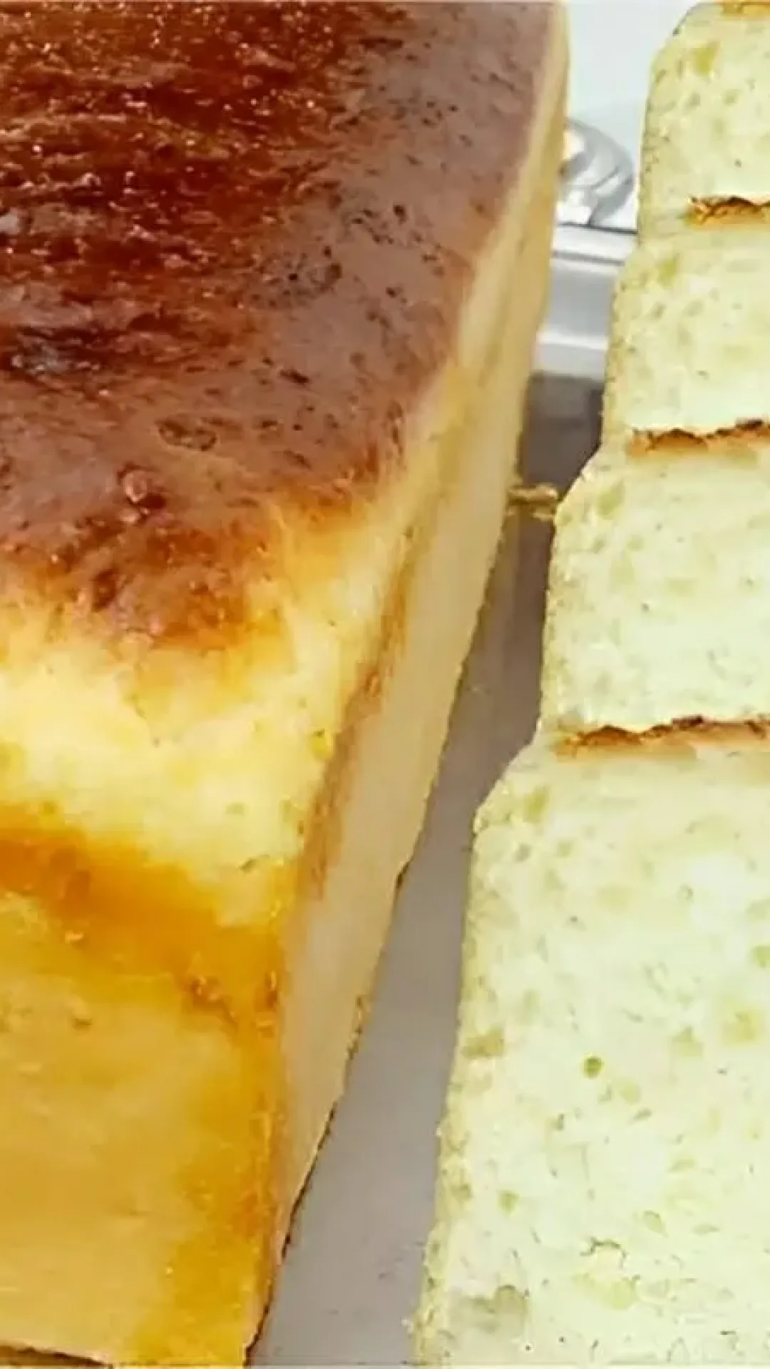 Pão de massa mole que não precisa sovar é só bater os ingredientes no liquidificador e levar para assar