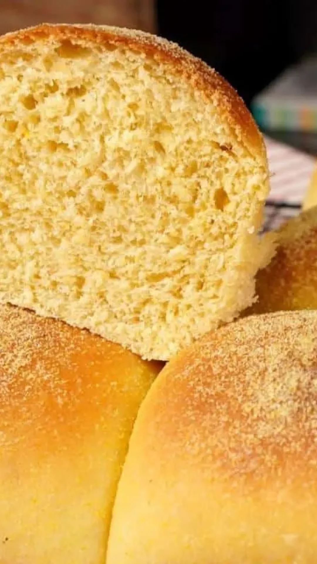 Pão de milho caipira muito fofinho para comer quentinho com manteiga