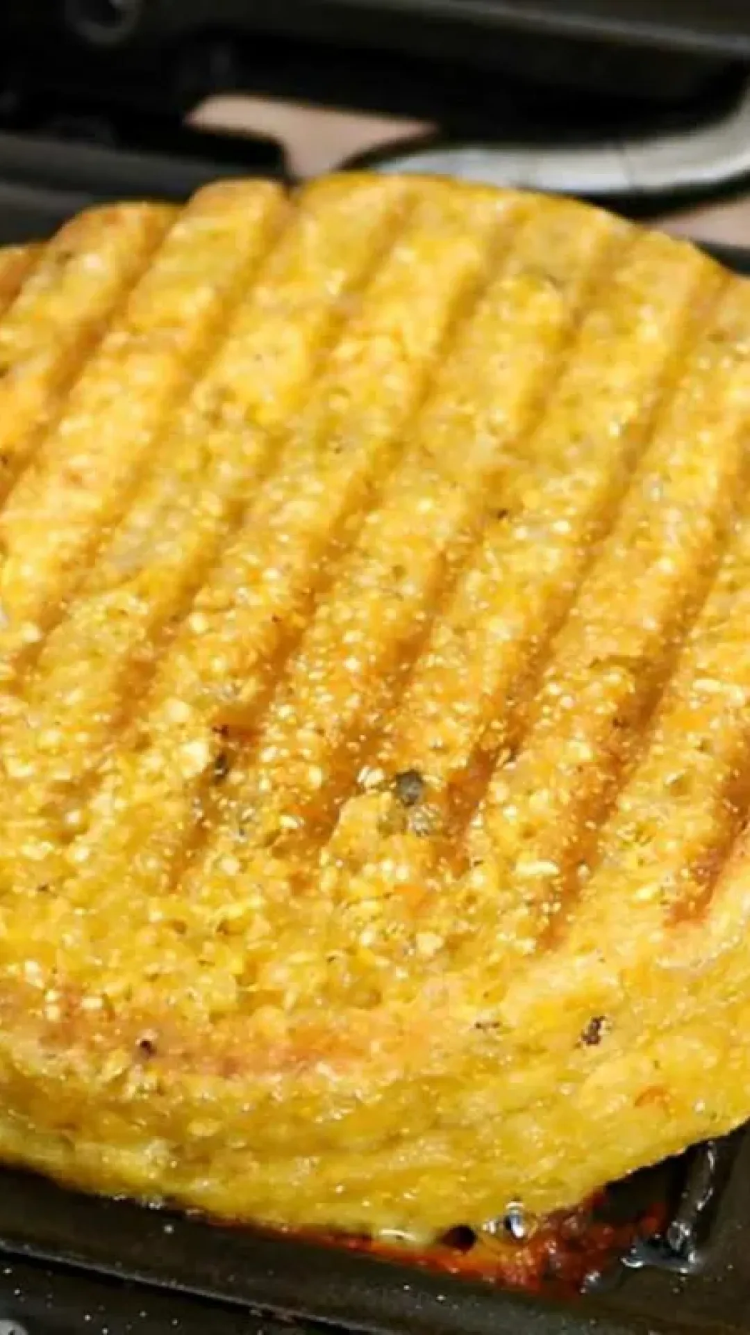 Pão de milho em 3 minutos feito com flocão na sanduicheira ou frigideira fica uma delícia