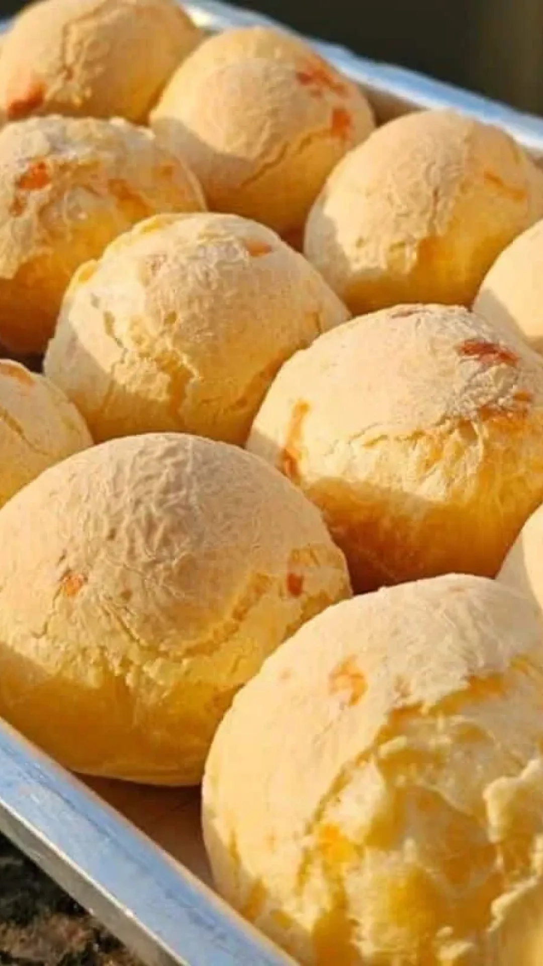 Pão de queijo com polvilho doce, uma receita que não murcha e fica pronta muito rápido
