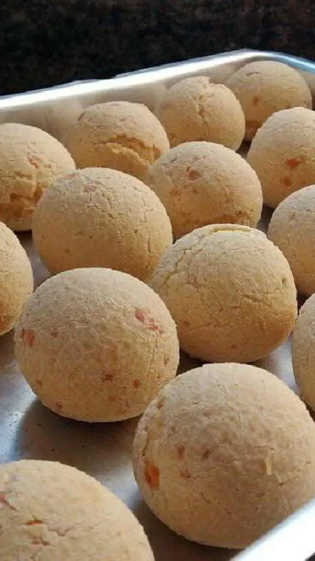 Pão de queijo perfeito para a hora do café que não murcha depois de pronto
