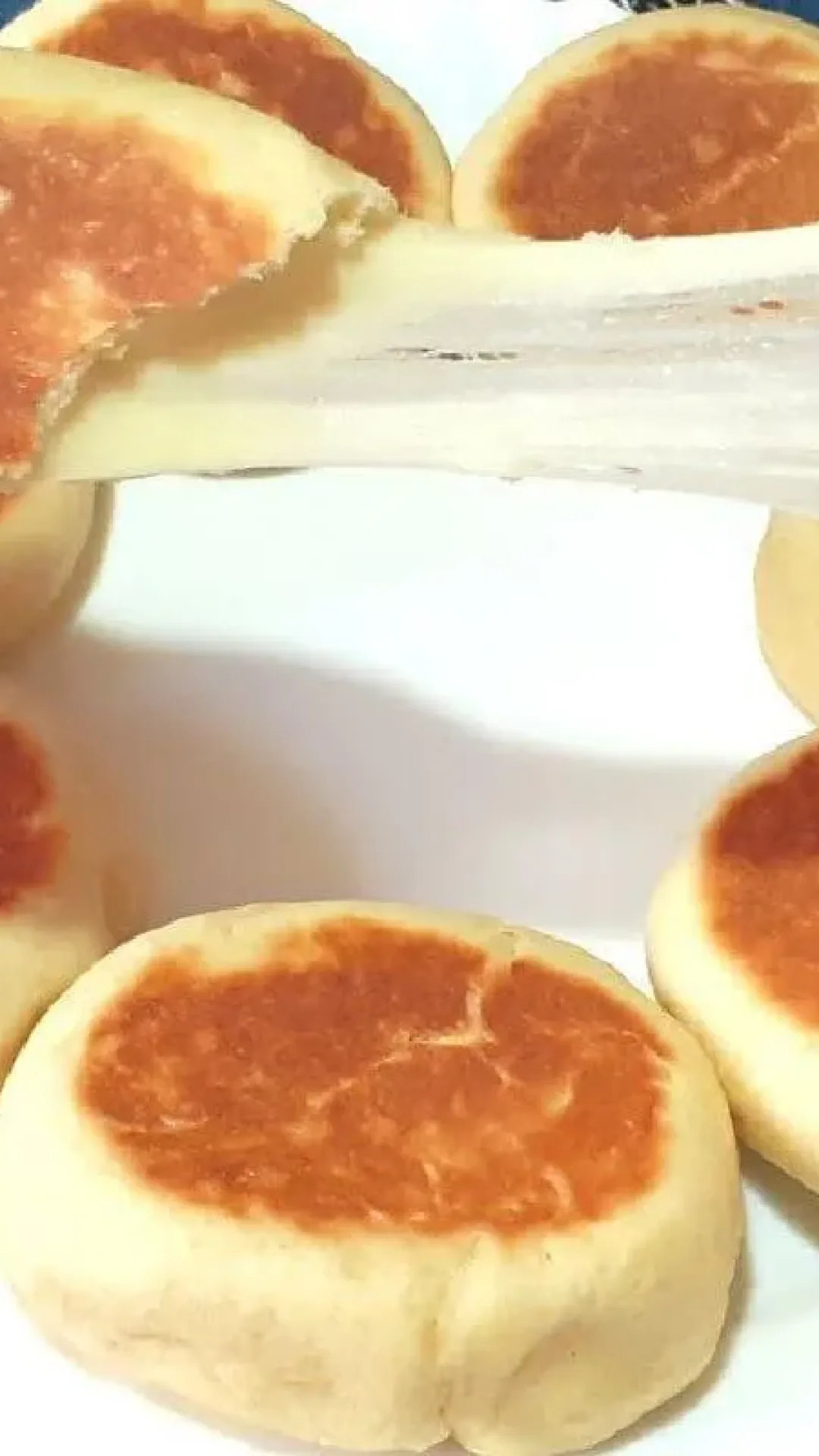 Pão de queijo que não precisa de forno nem colocar ovo no preparo