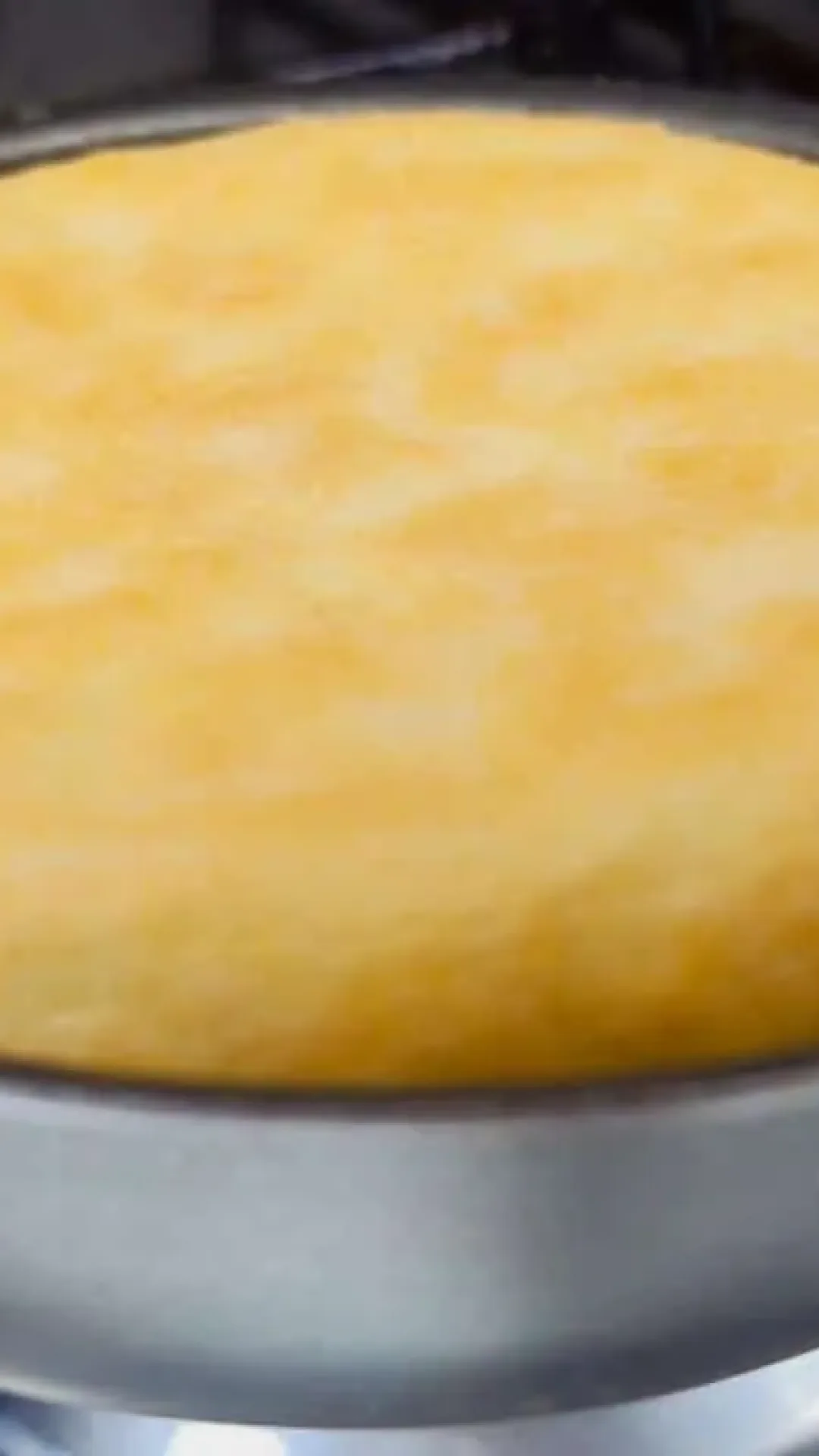 Pão de tapioca na frigideira fica pronto rapidinho e é melhor que pão francês