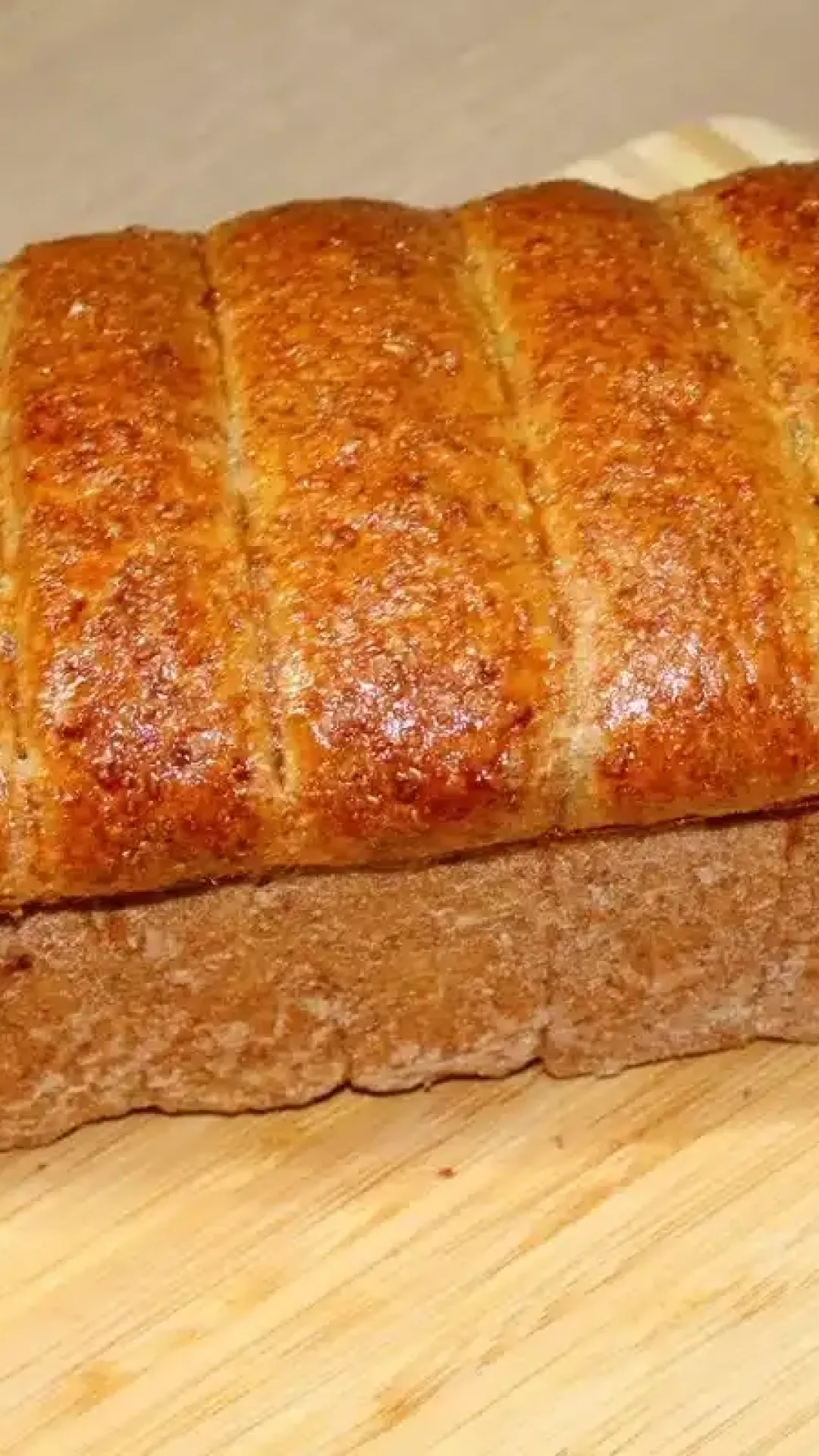 Pão integral macio e fofinho para o lanche da tarde: já sai do forno fatiado