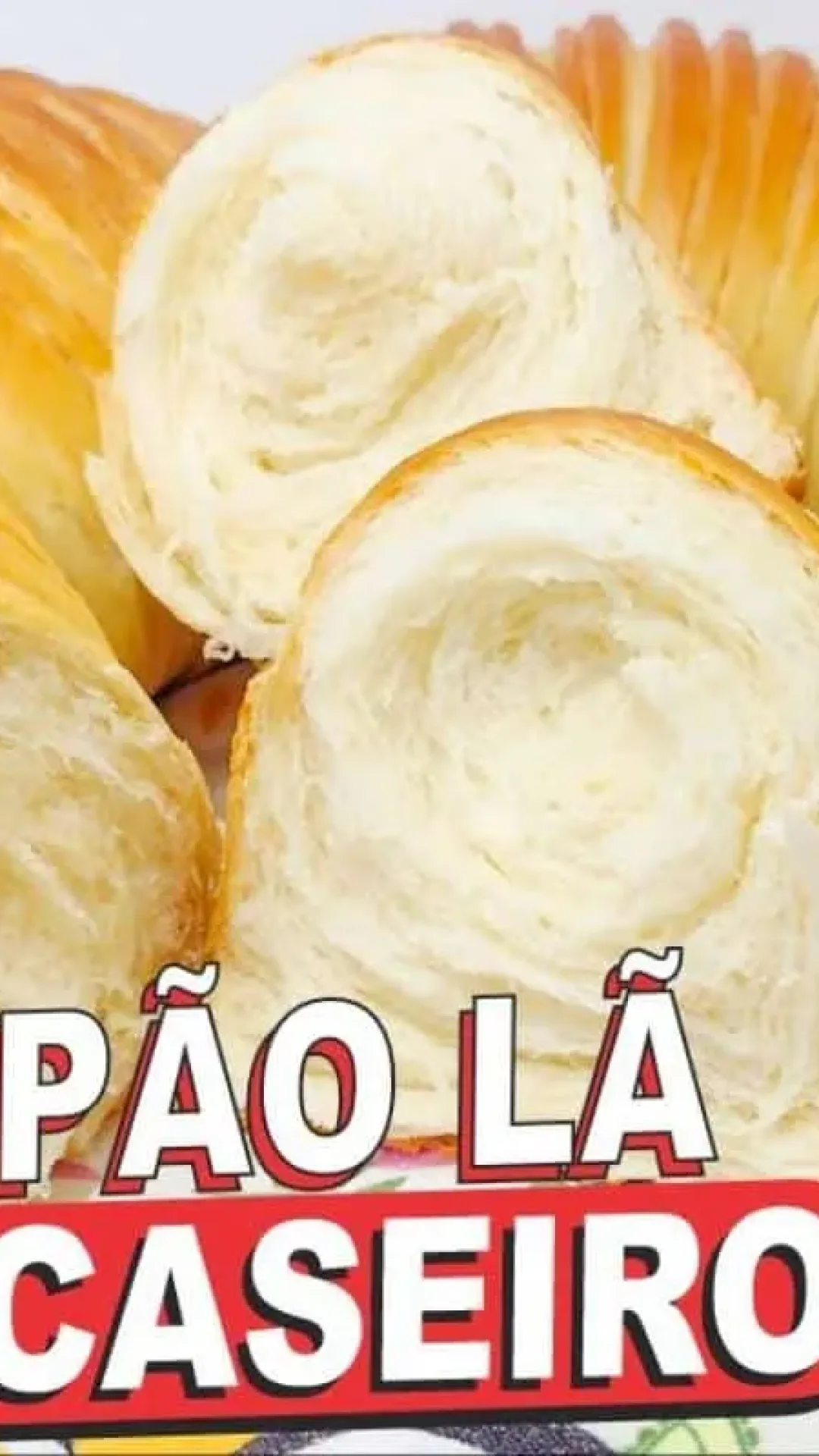 Pão lã caseiro muito fofinho que já sai do forno fatiado e desfiando