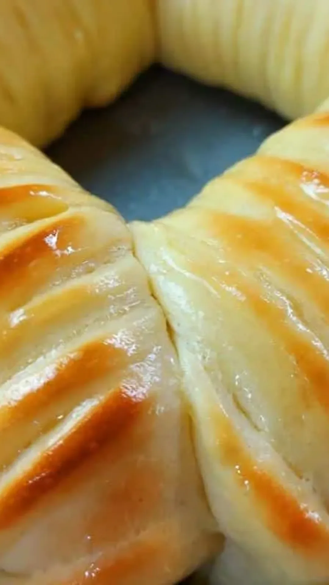 Pão novelo de lã já sai fatiado do forno e fica uma maravilha com um cafezinho
