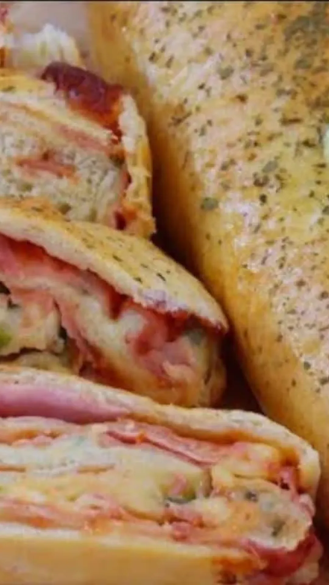 Pão recheado tão gostoso que você vai querer fazer toda semana de tão gostoso
