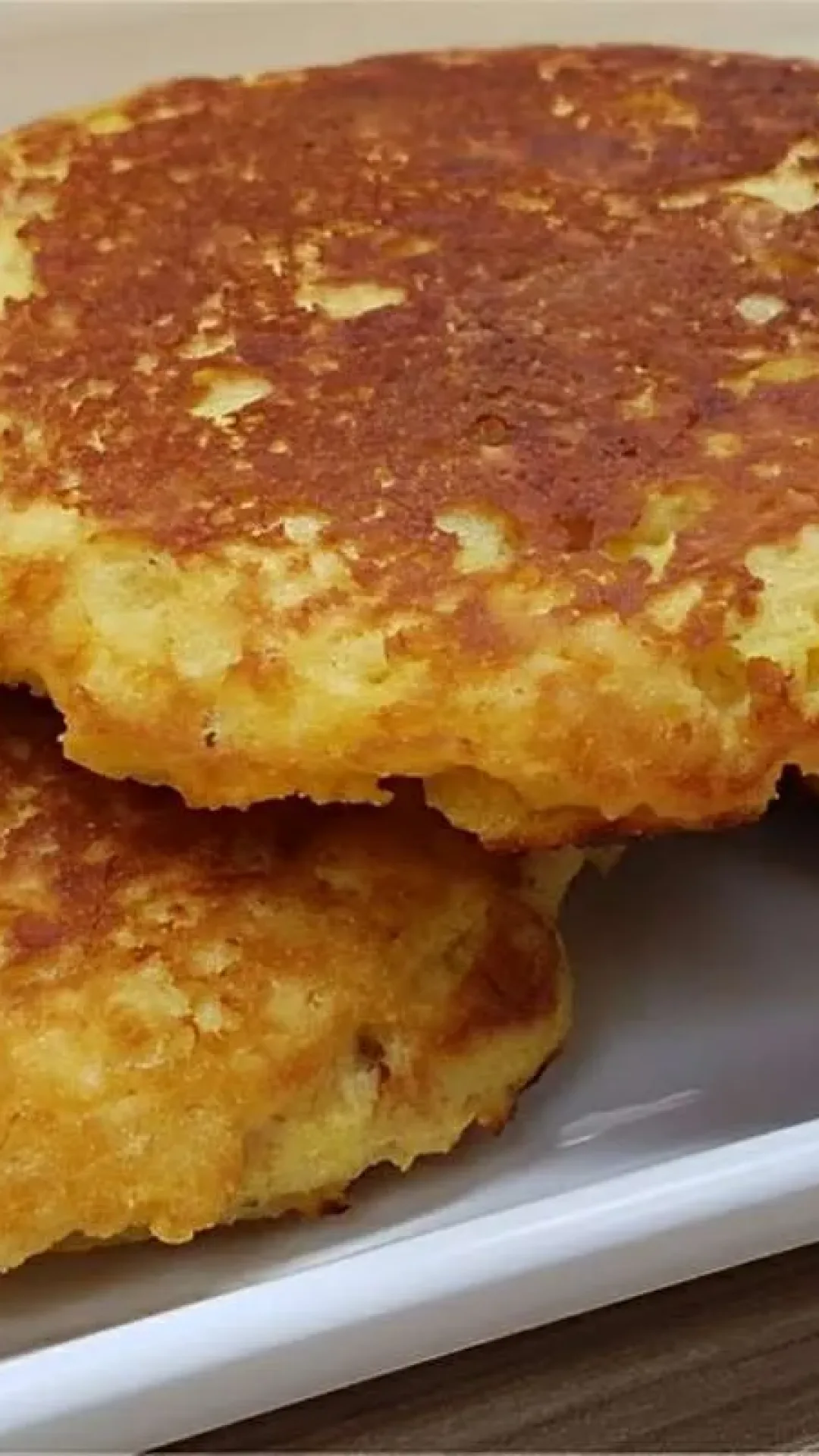 Pãozinho de banana feito na frigideira para você substituir o pão na hora café da manhã