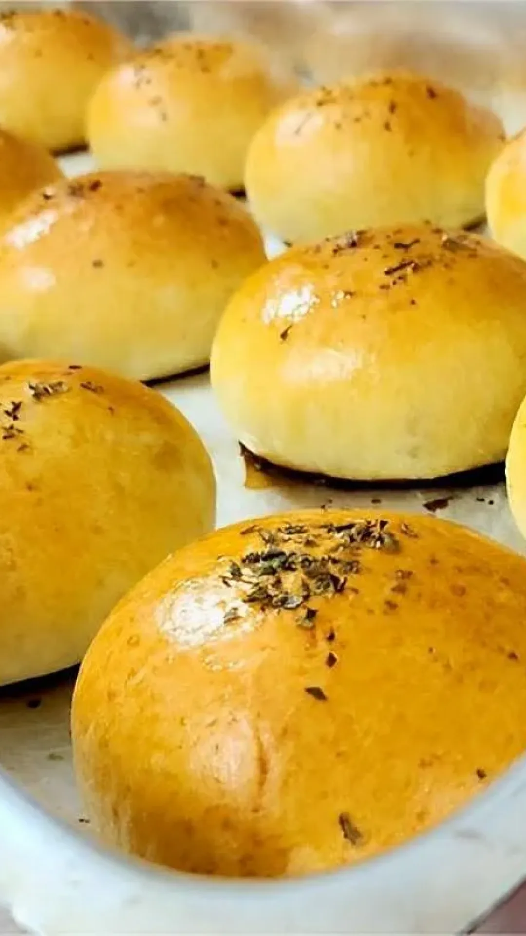Pãozinho de presunto e queijo: essa massa fica perfeita e o recheio nem se fala de tão bom