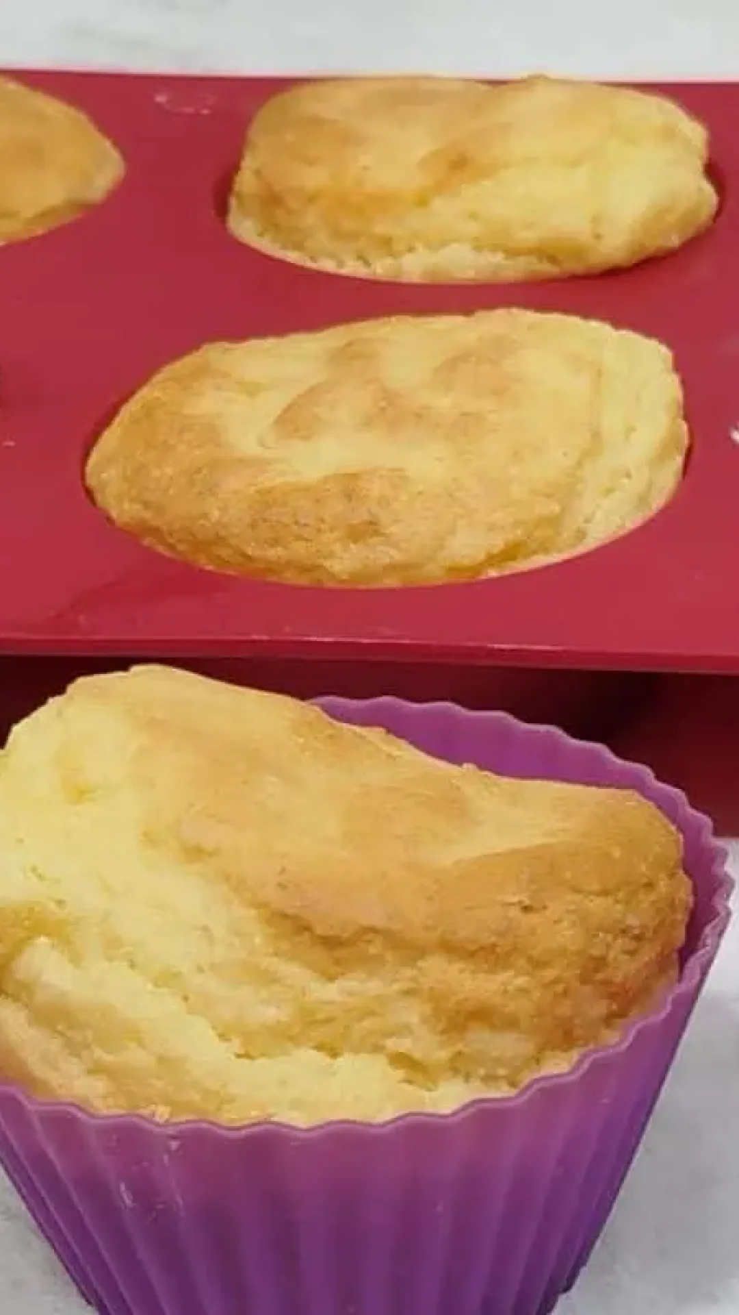 Pãozinho de queijo sem glúten super fácil de fazer e que fica leve, fofinho e irresistível para o café da tarde