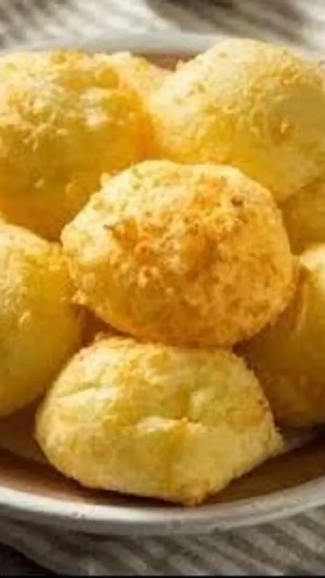 Pãozinho de tapioca com batata doce que fica muito bom para o café da manhã