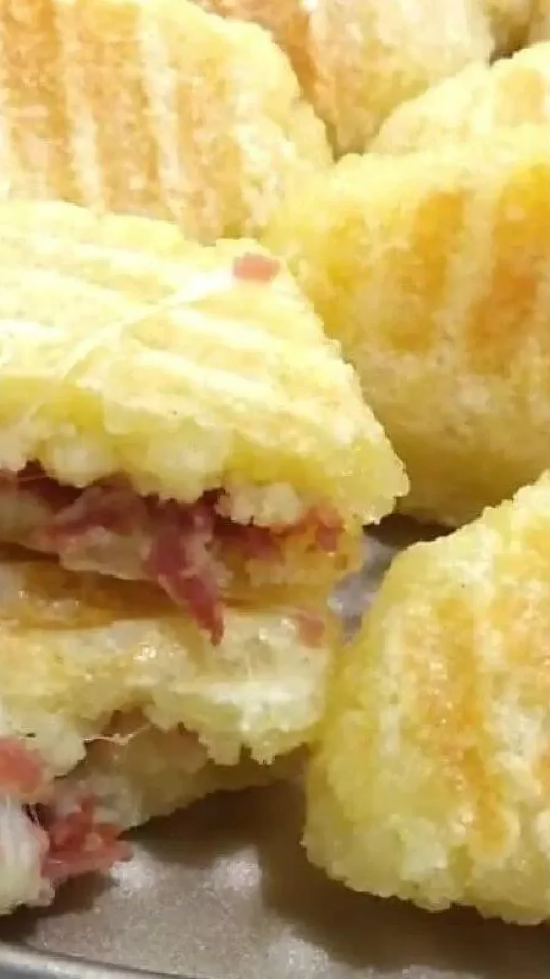 Pãozinho de tapioca recheado que fica com um sabor incrível