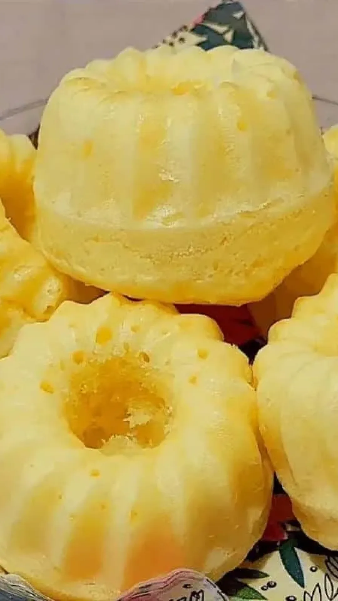 Pãozinho sem glúten delicioso para servir no lugar do pão francês na hora do café