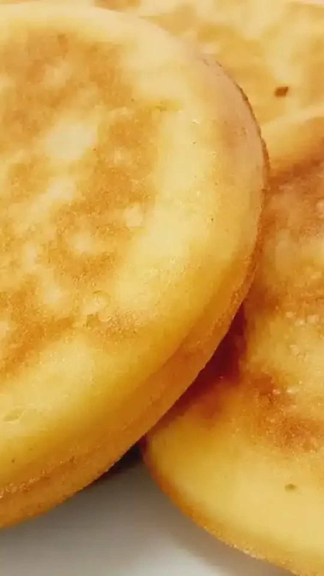 Parei de comer pão francês depois que aprendi a fazer esse pãozinho de frigideira sem trigo