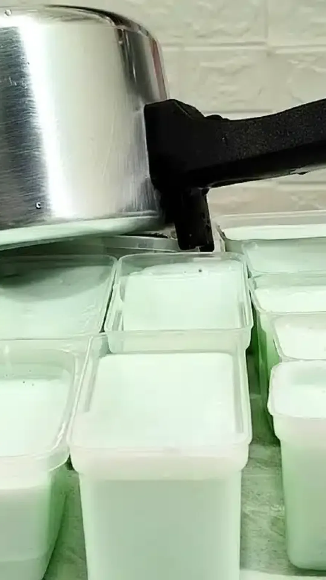 Pasta para limpar alumínio: a receita completa rende produto para o ano todo