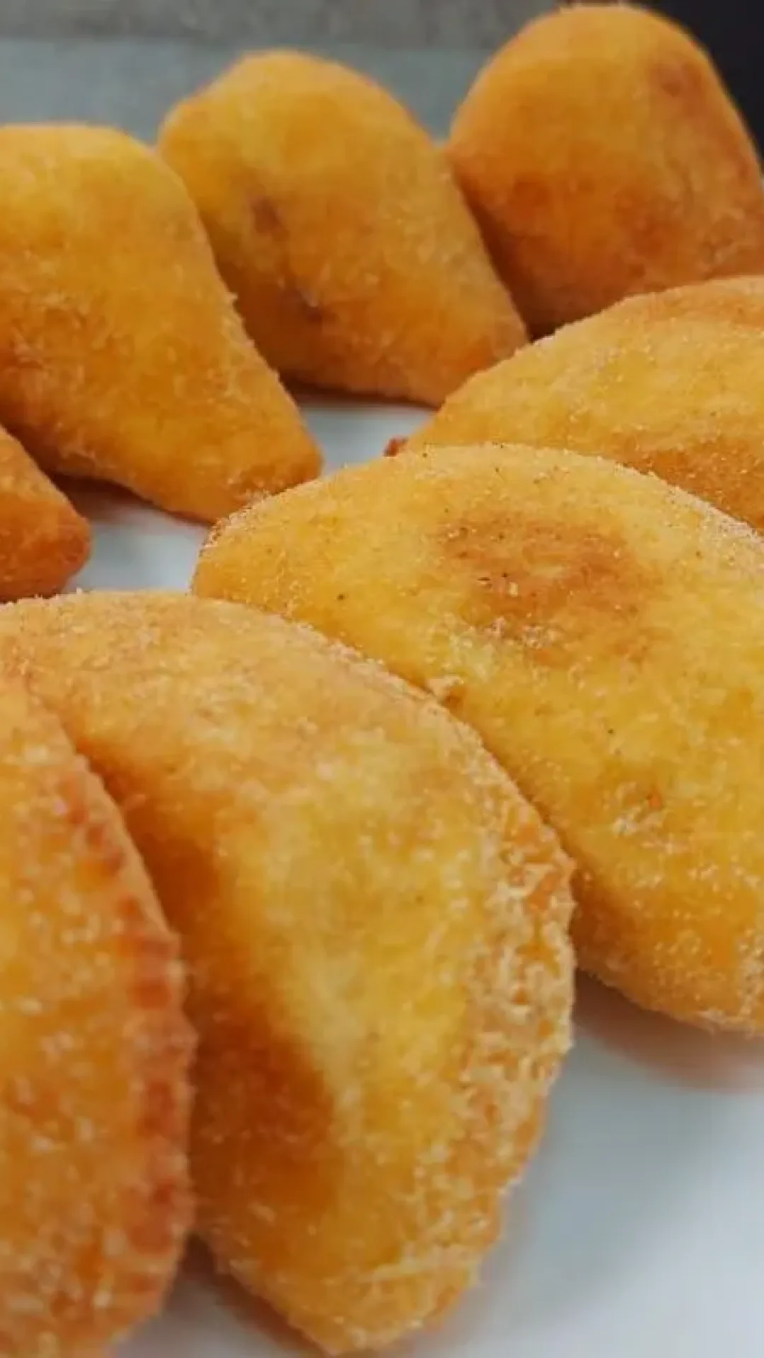 Pastel de angu sequinho por fora e macio por dentro: veja os segredos para acertar nessa massa