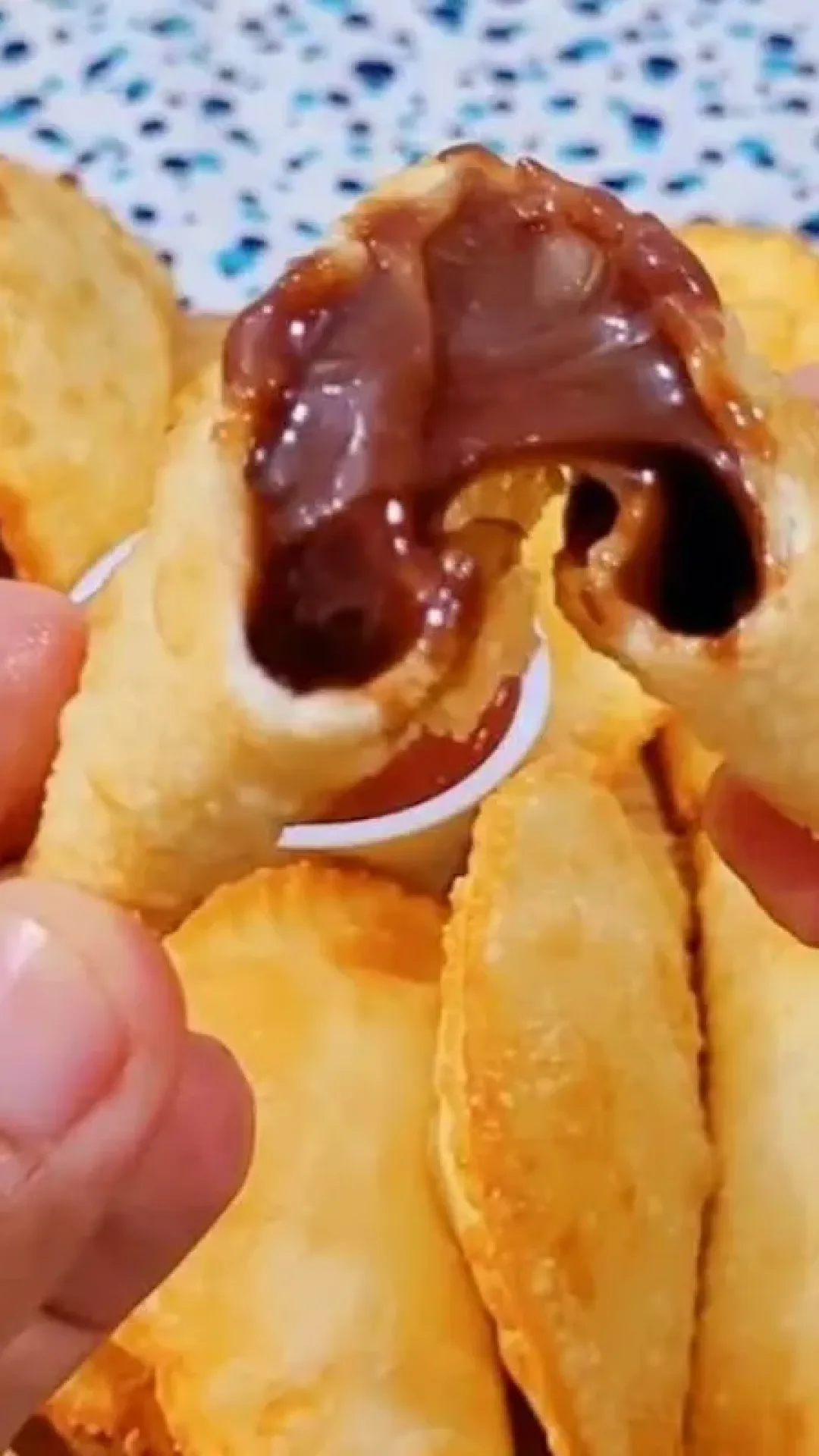 Pastelzinho de chocolate assado: fácil de preparar e perfeito para o lanche
