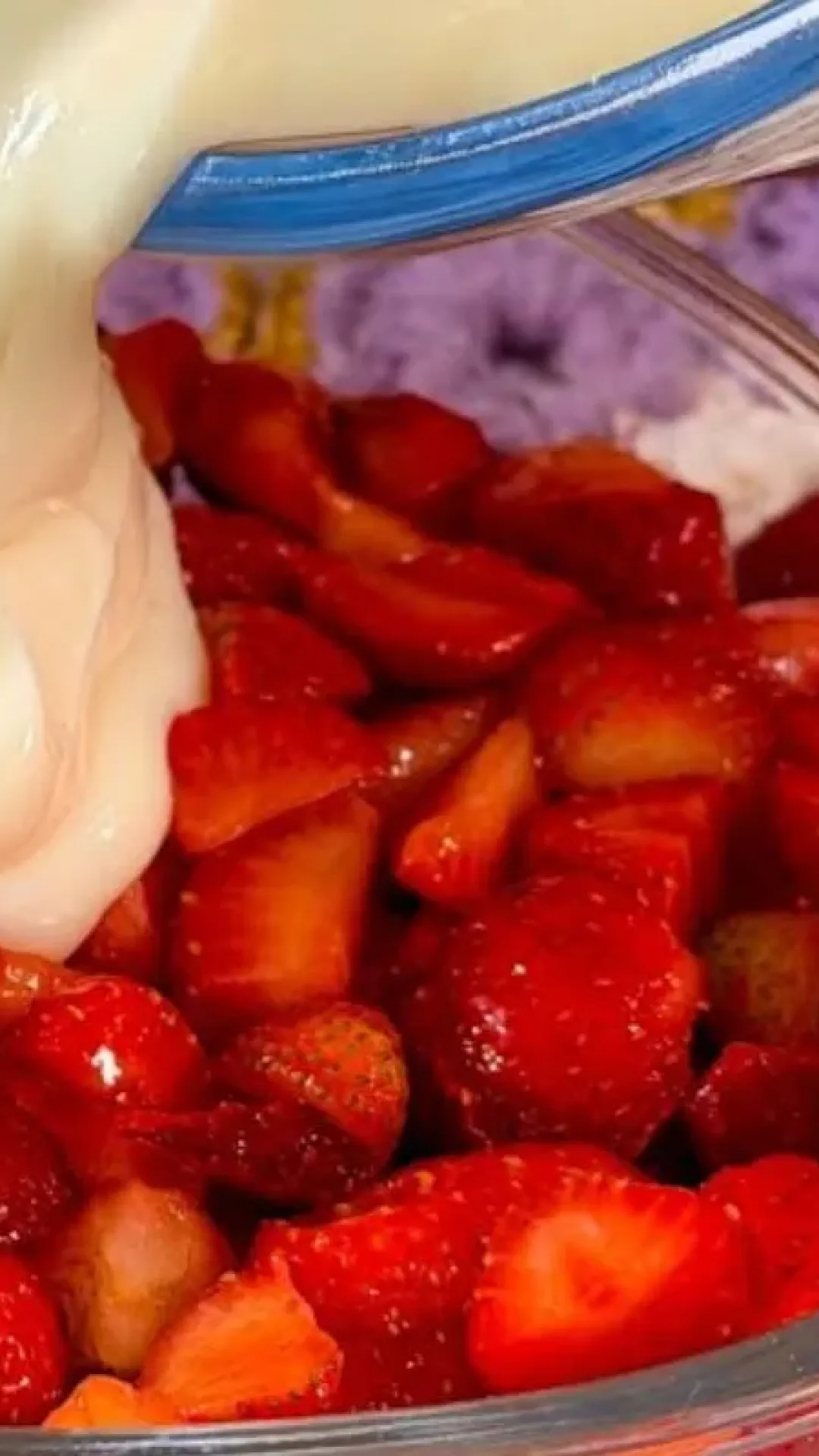 Pavê de morango irresistível com um creme quatro leites, perfeito e muito cremoso