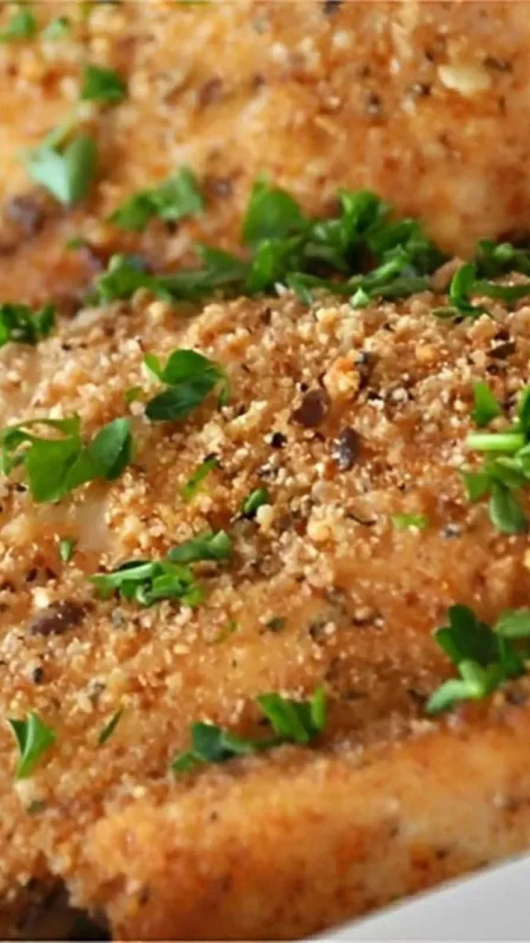 Peito de frango à milanesa feito no forno sem óleo muito gostoso e saudável