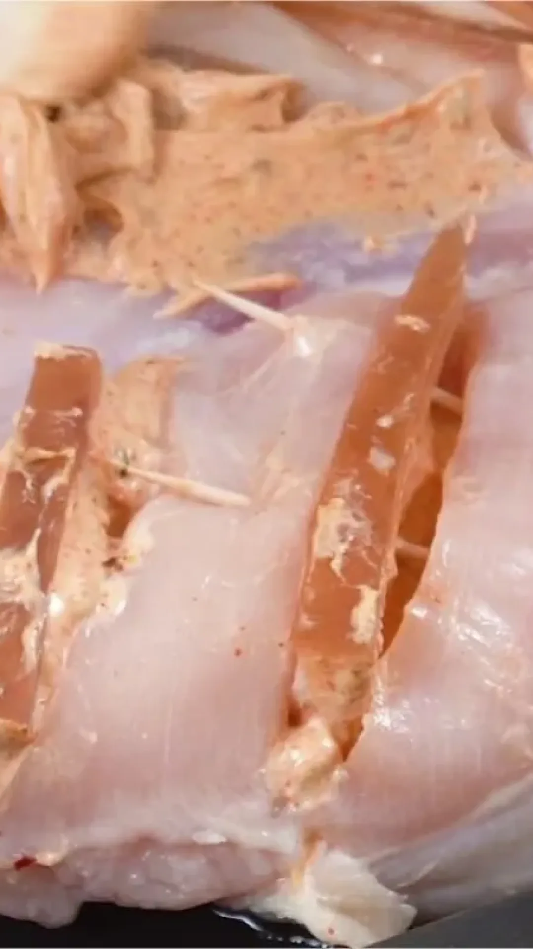Peito de frango assado macio e suculento para você preparar no ano novo