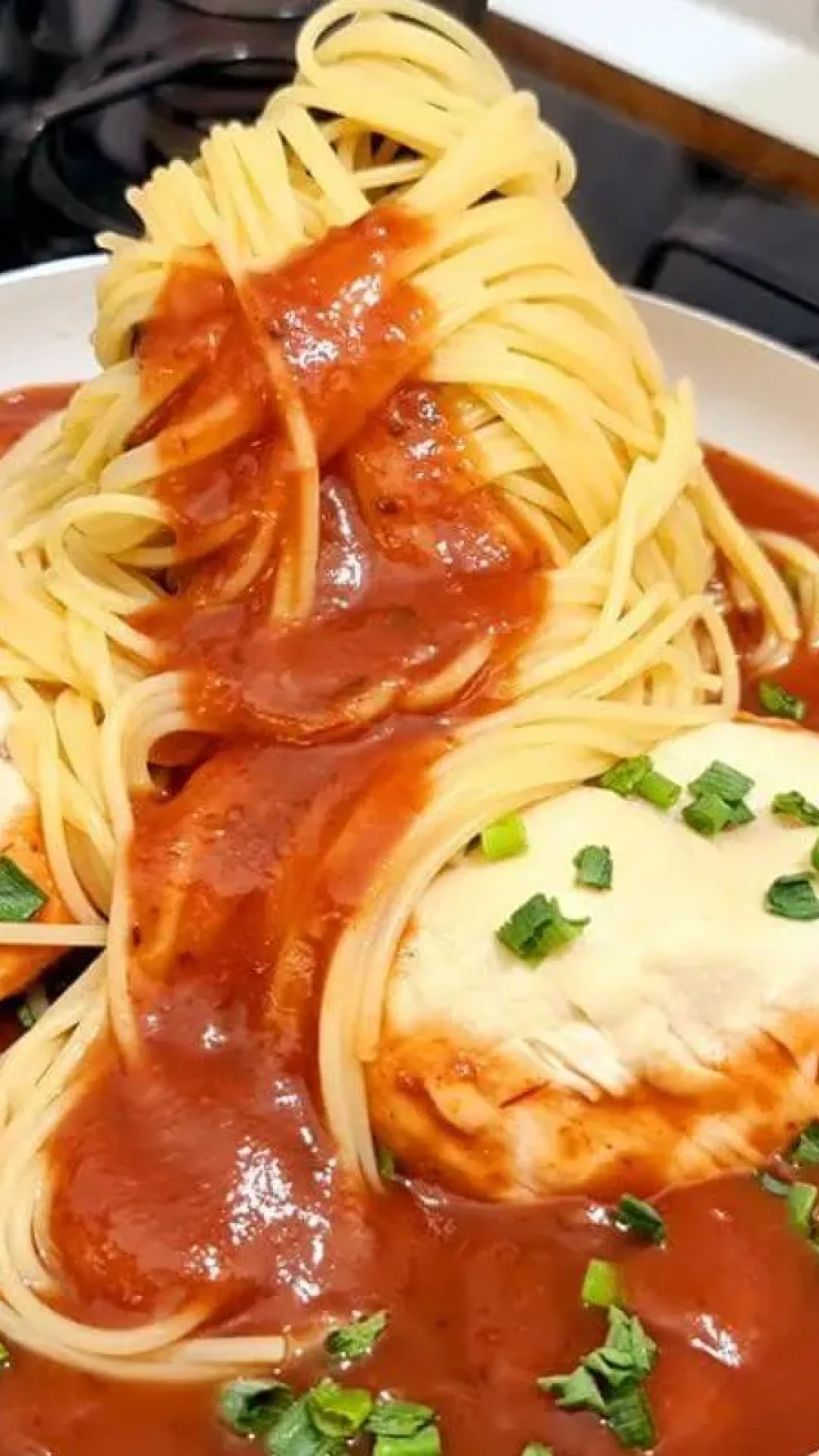 Peito de frango com macarronada uma receita prática de preparar e fica divina