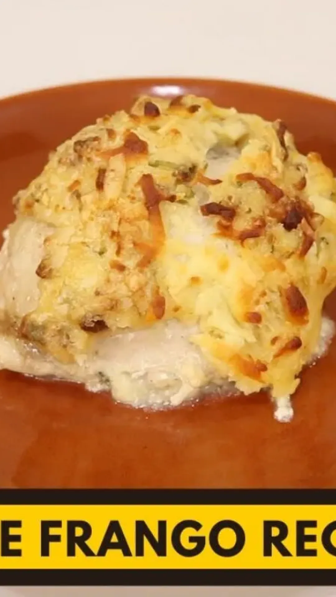 Peito de frango recheado com batata e bacon, uma sugestão deliciosa para variar o cardápio da semana