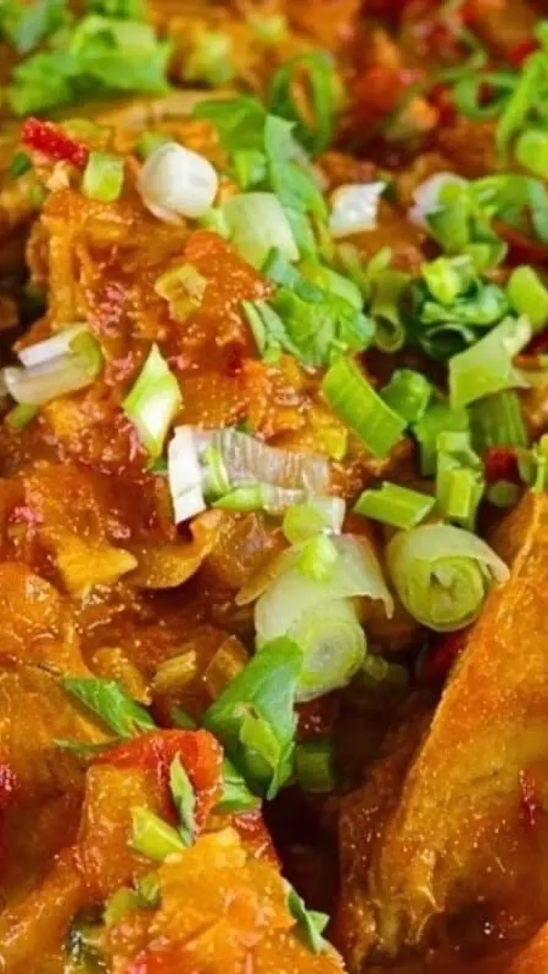 Peixe ao molho de tomate bem encorpado e suculento, com aquele tempero especial que fica incrível