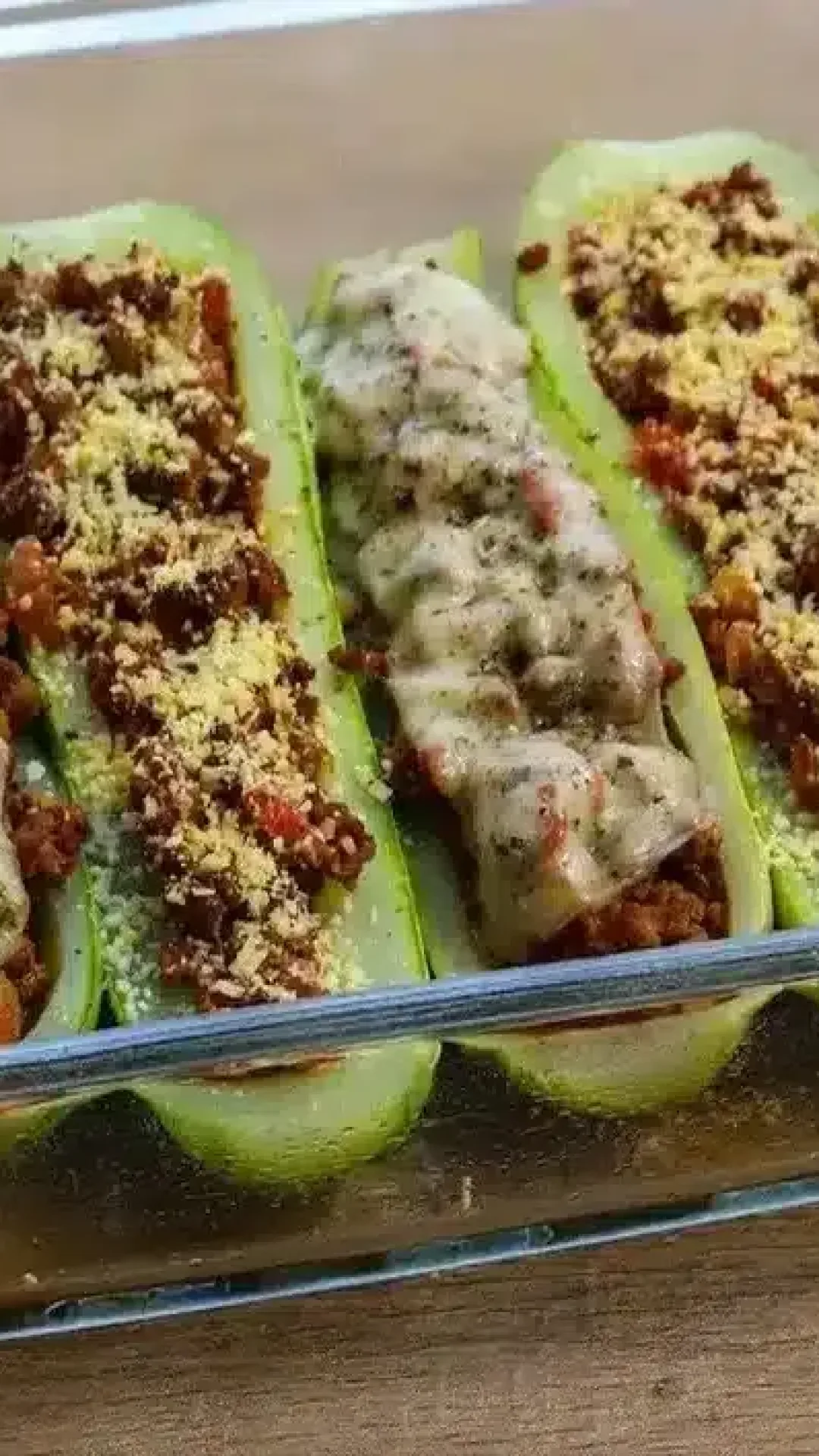 Pensando em inovar sem ter muito trabalho? Essa abobrinha recheada é a escolha perfeita