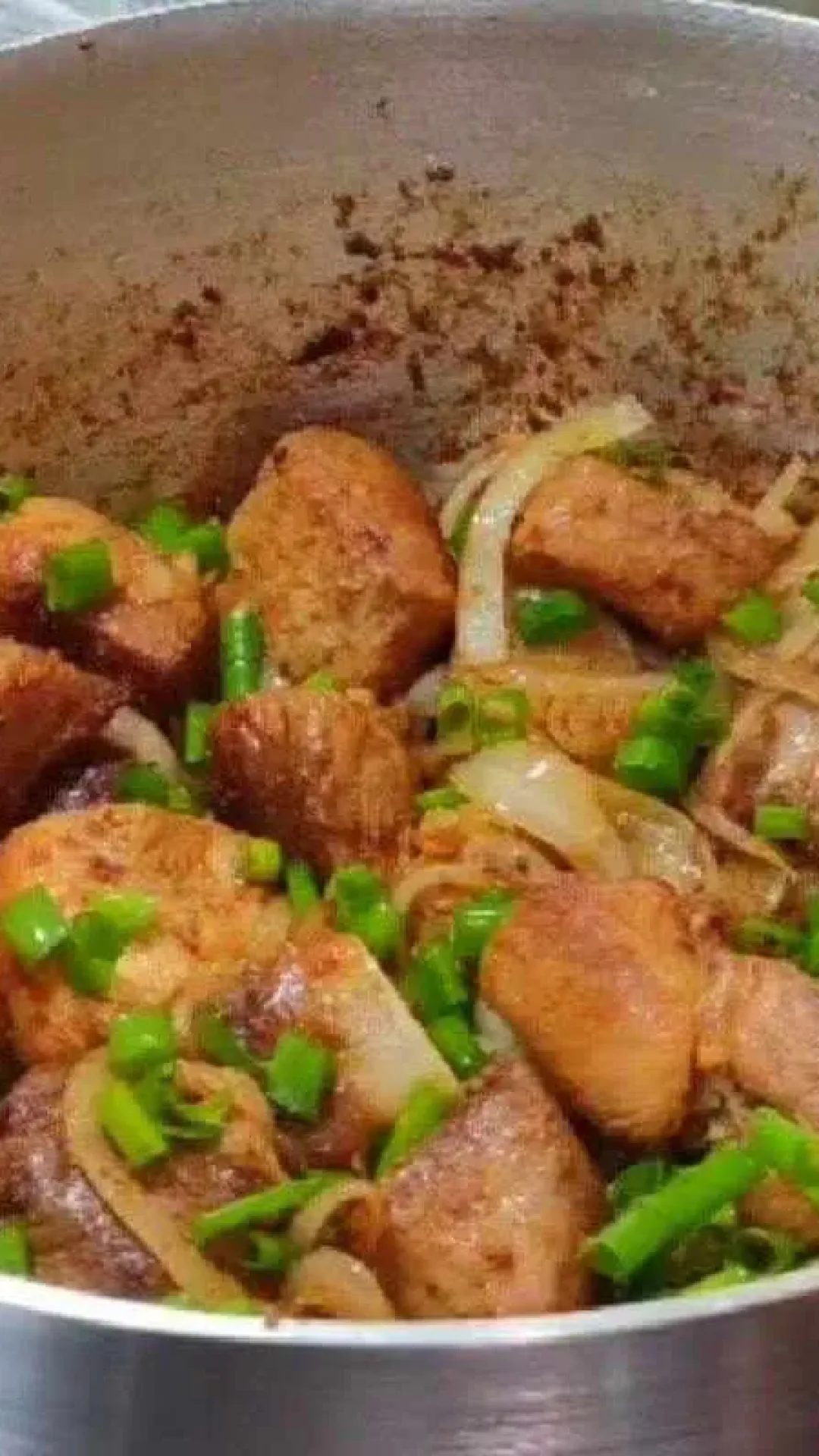 Pernil de porco acebolado para você servir um almoço super saboroso para sua família