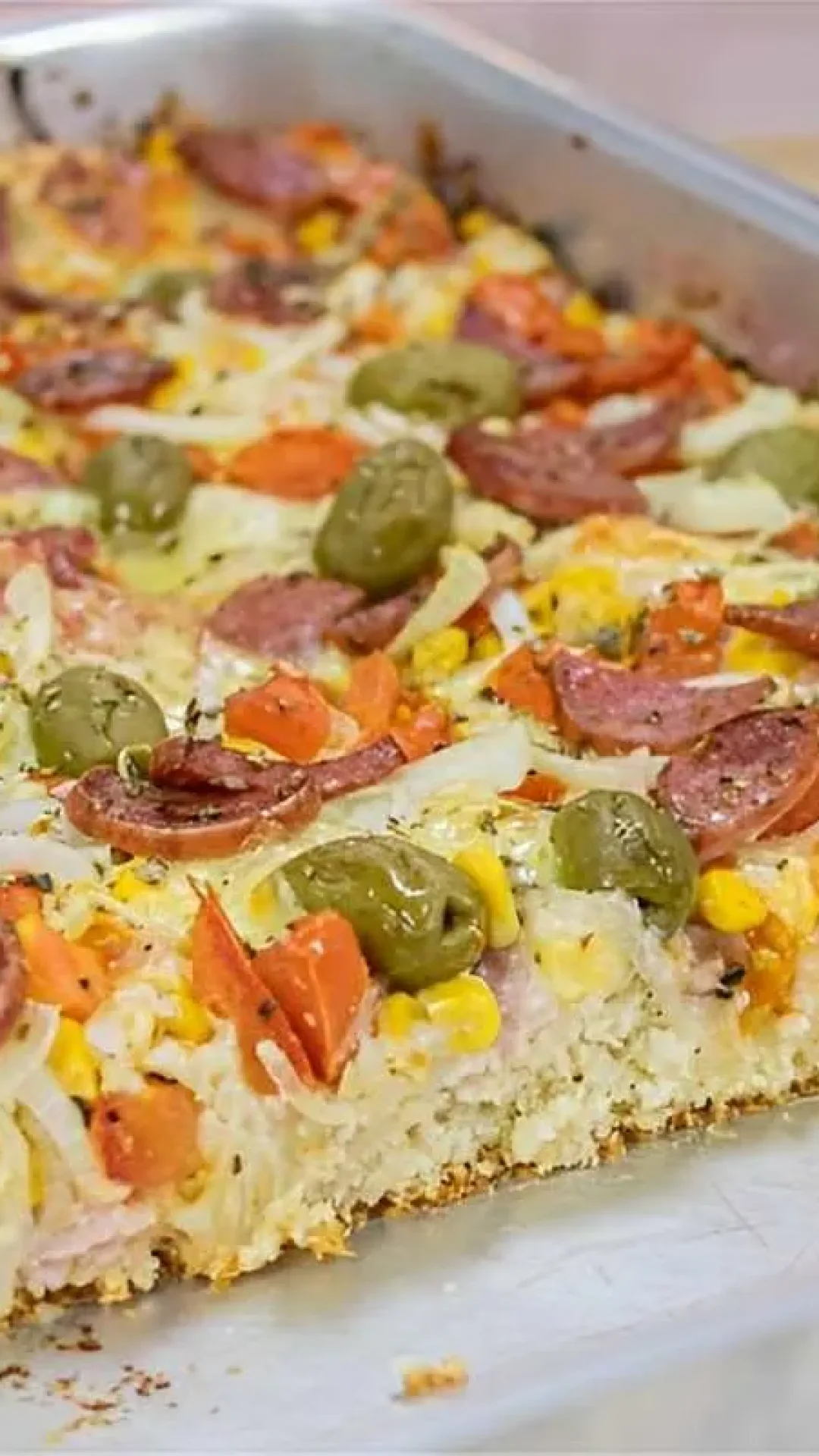 Pizza caseira com massa mole um lanche delicioso e fácil de fazer para a família e os amigos