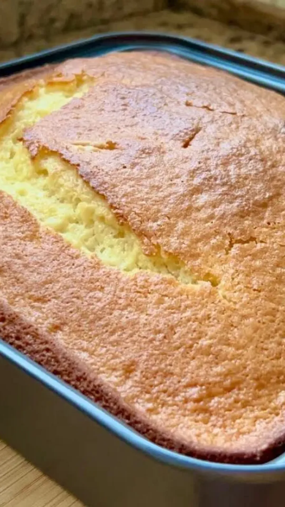 Prepare o café quentinho para acompanhar esse bolo simples caseiro que fica ótimo