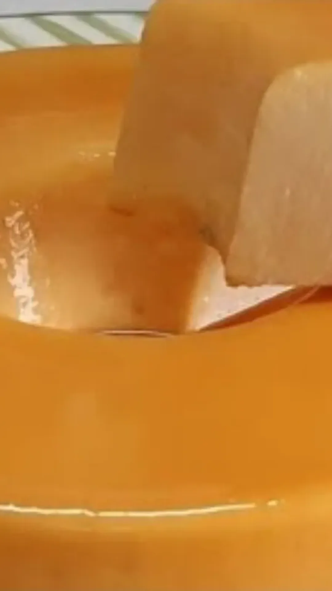 Pudim com iogurte natural feito com só 2 ingredientes e sem ovos para sua ceia de fim de ano
