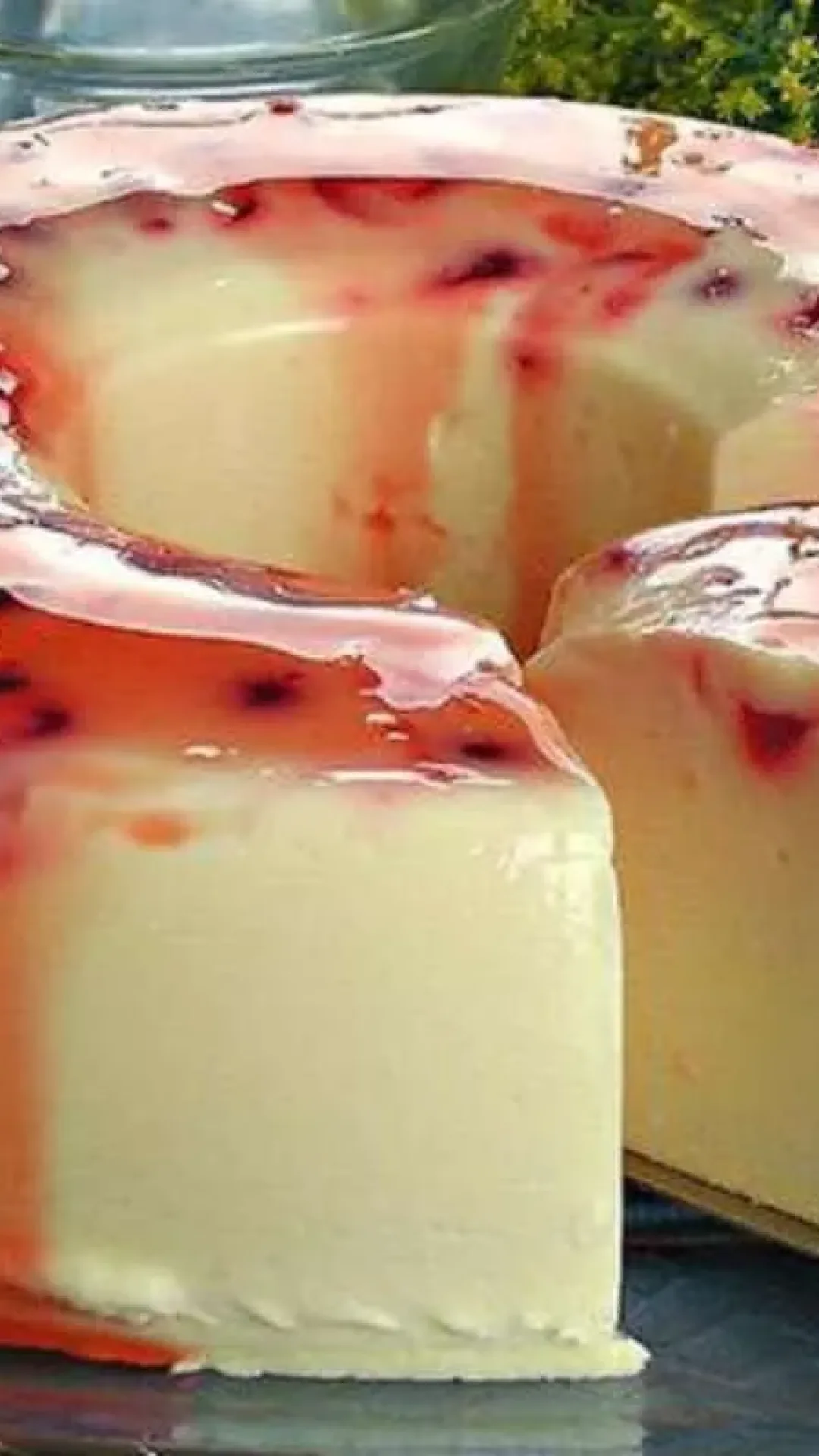 Pudim de chocolate branco com cereja que não precisa ir ao forno muito fácil e delicioso