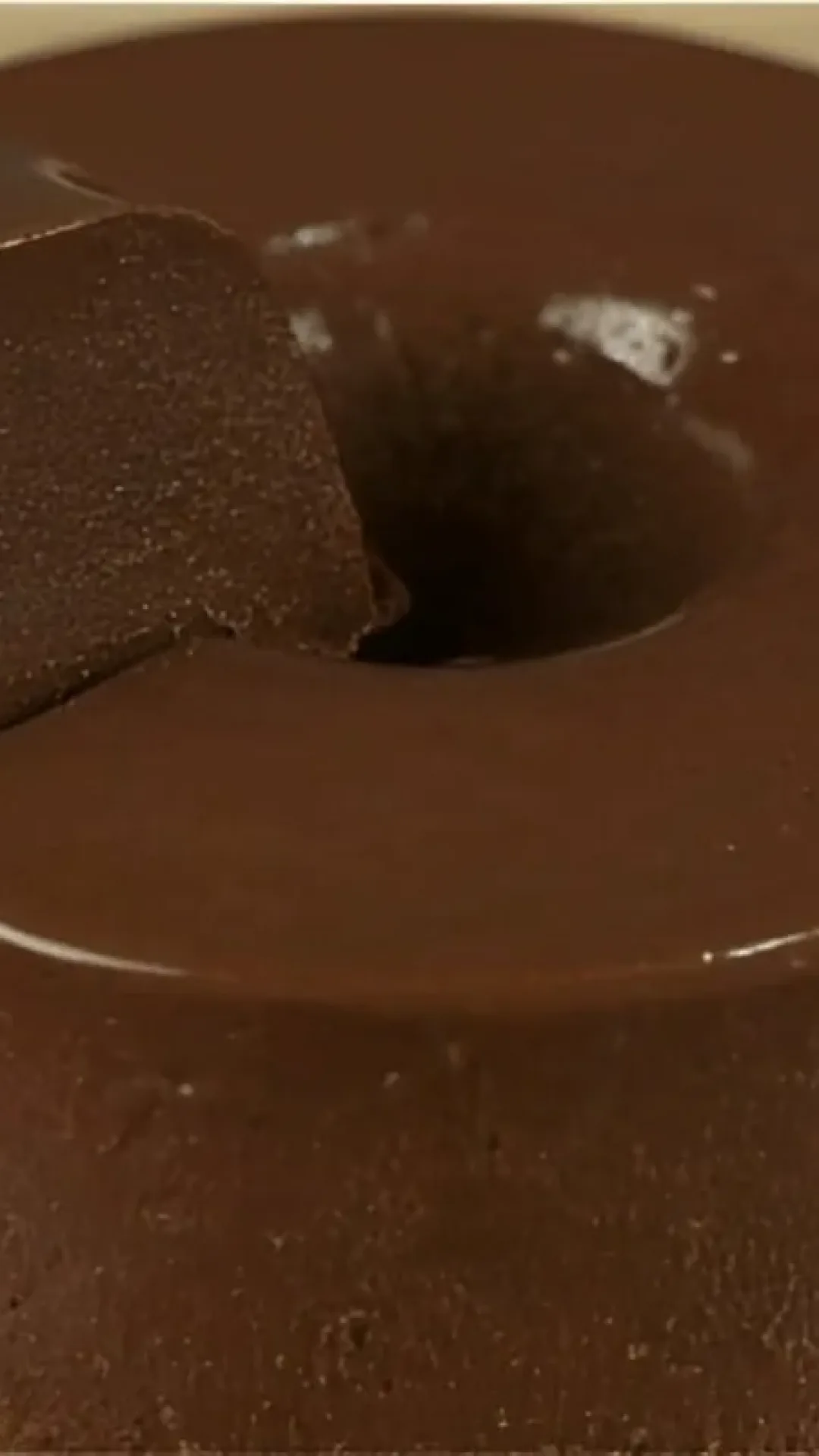 Pudim de chocolate cremoso uma sobremesa perfeita para o seu almoço de domingo