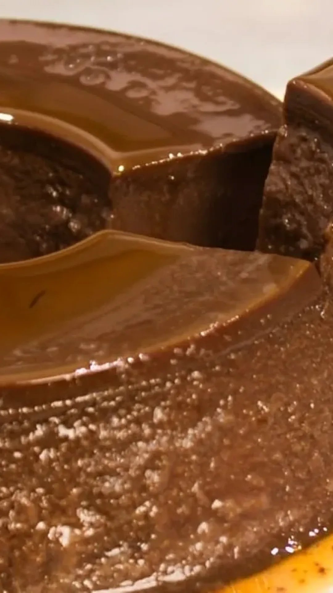 Pudim de chocolate uma delícia bem cremosa para comemorar o dia do pudim