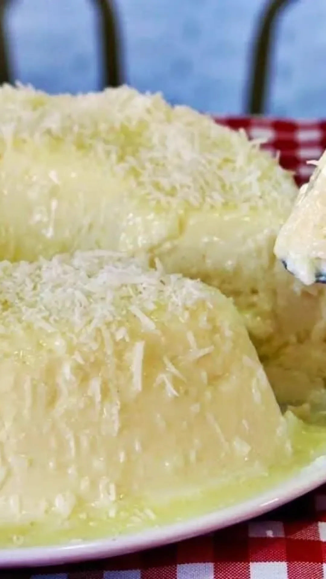 Pudim de coco cremoso e leve com sabor marcante e irresistível