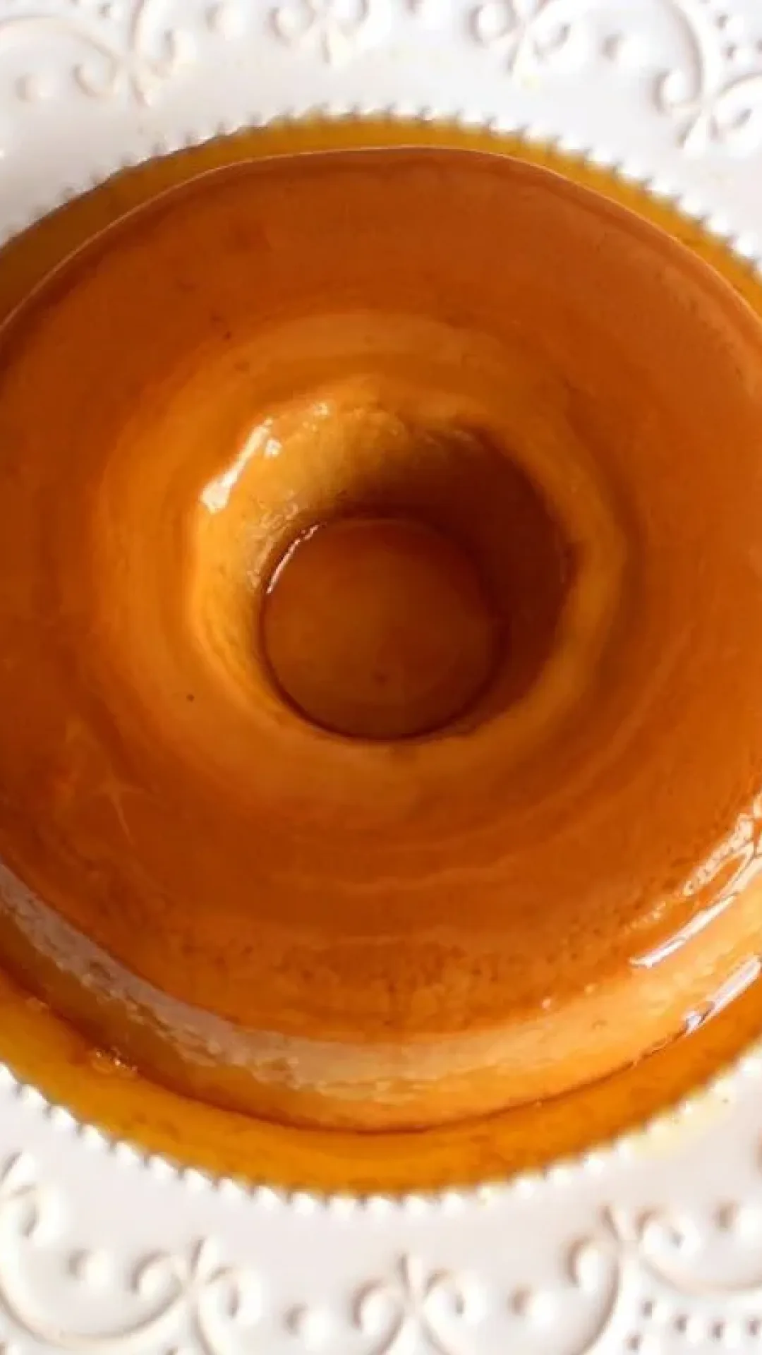 Pudim de doce de leite feito na panela que fica cremoso, lisinho e com aquele sabor marcante irresistível