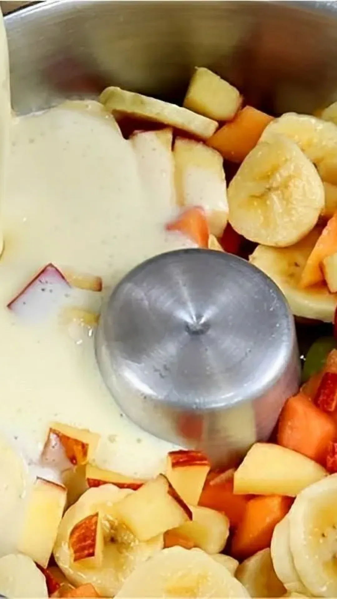 Pudim de frutas de geladeira muito simples de fazer e dá um sabor diferente para sua ceia de natal