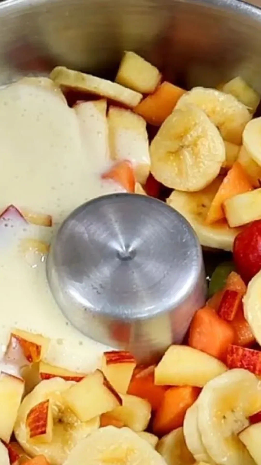 Pudim de frutas fácil e delicioso para fazer no liquidificador, ninguém resiste a essa sobremesa
