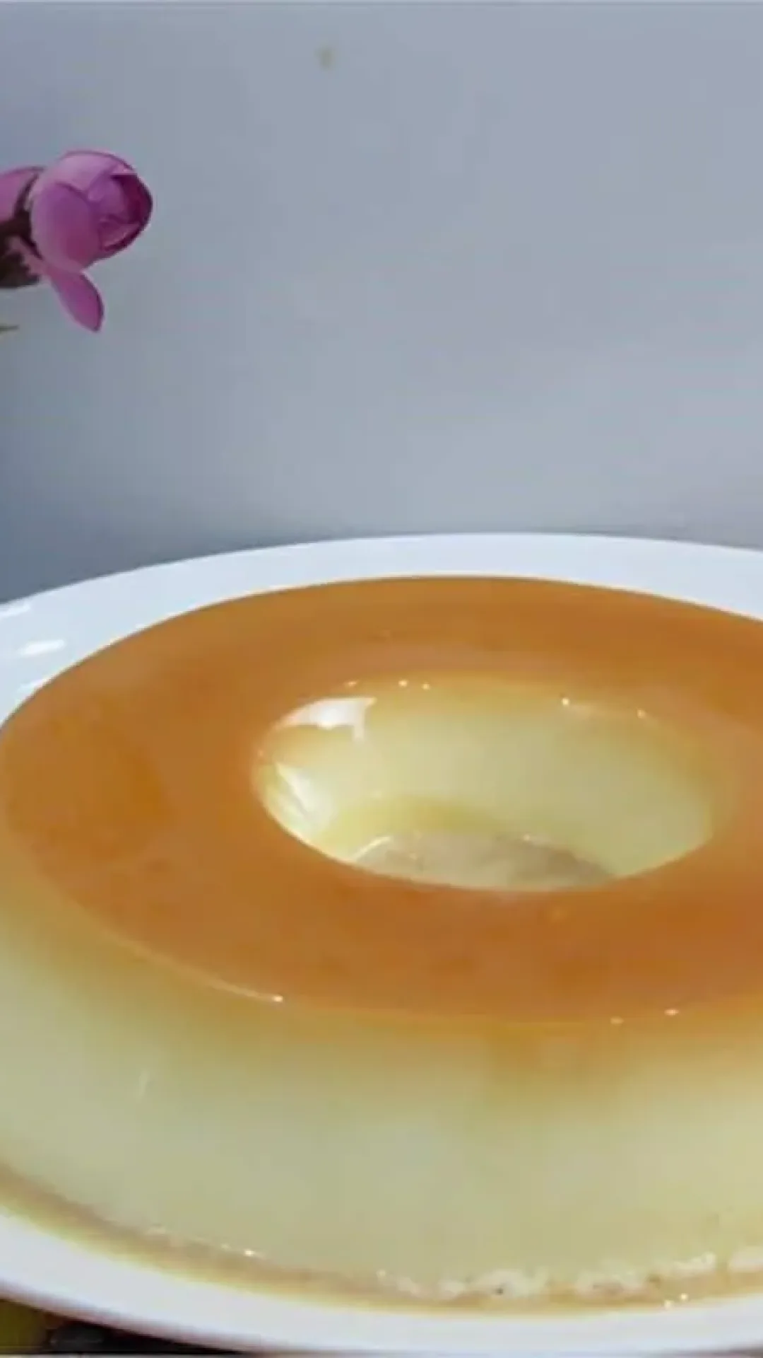 Pudim de geladeira fácil e rápido: é só bater os ingredientes no liquidificador e levar pra gelar
