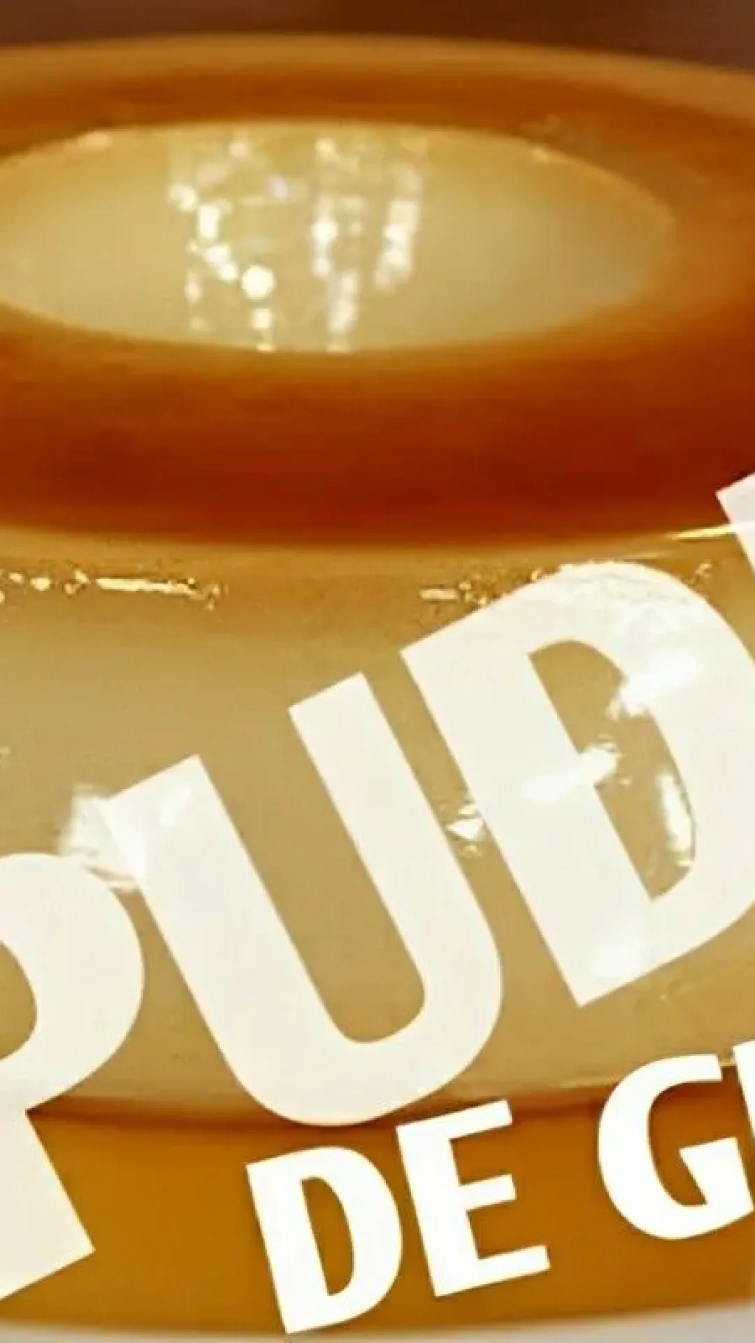 Pudim de geladeira fácil é só bater os ingredientes colocar na forma e levar pra gelar