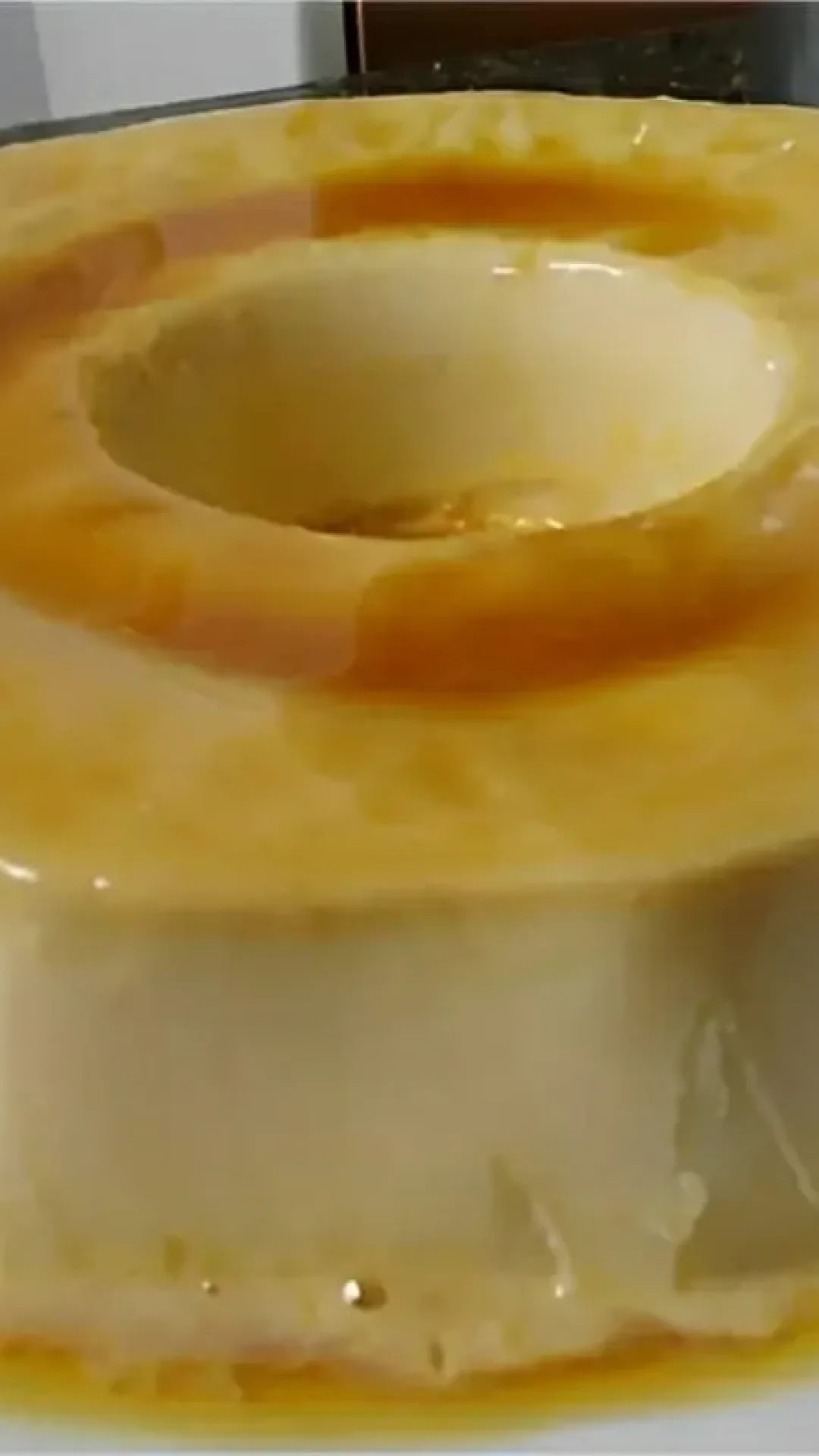 Pudim de geladeira sem ovos que não vai ao forno é só bater os ingredientes no liquidificador e gelar