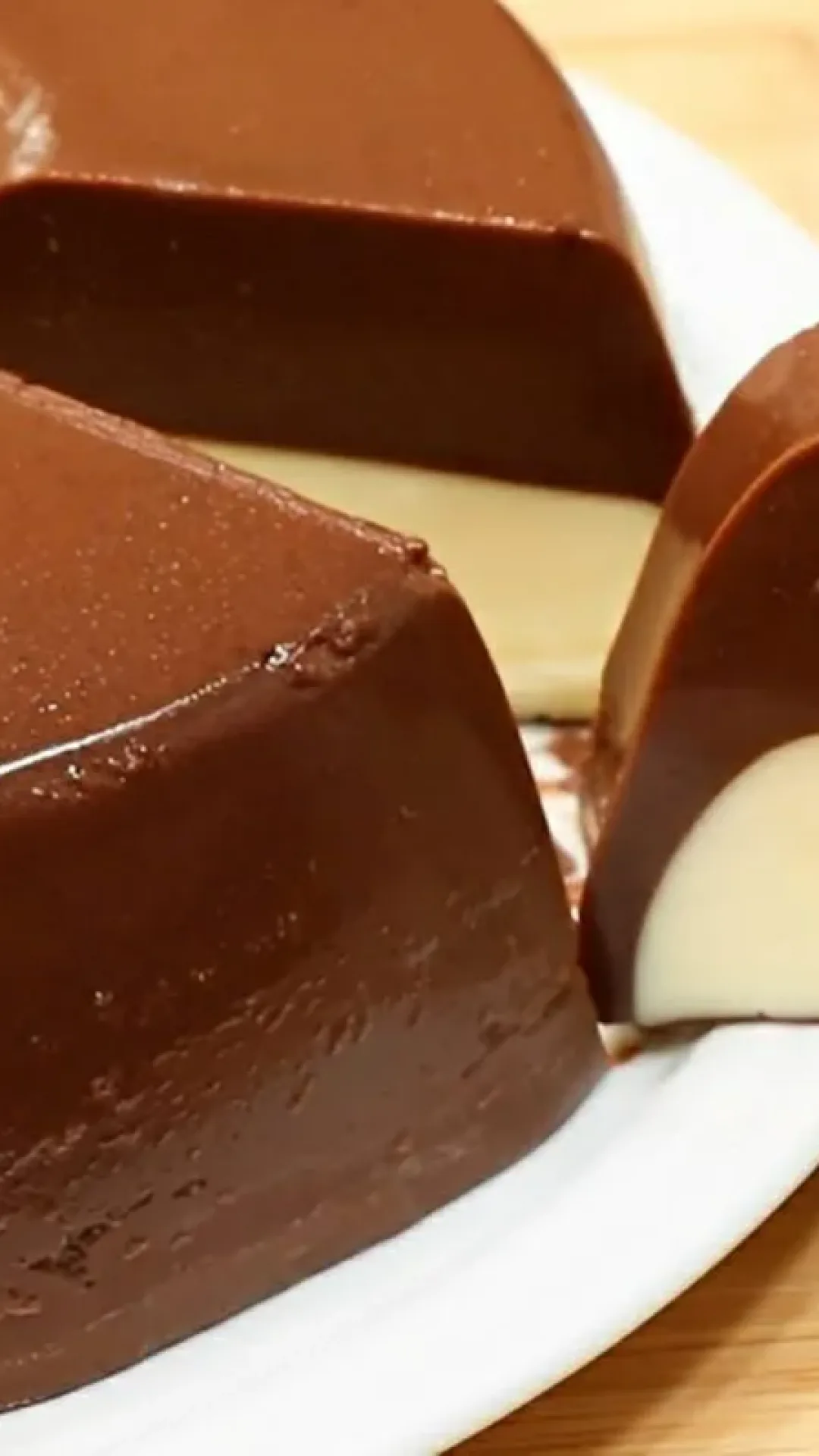 Pudim de leite ninho com chocolate uma sobremesa perfeita para qualquer reunião de natal